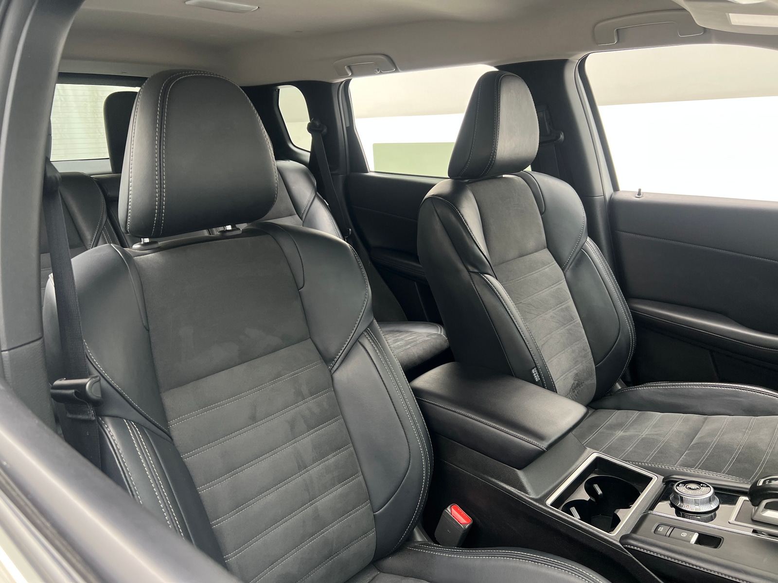 Thumbnail: 2024 Mitsubishi Outlander - 2