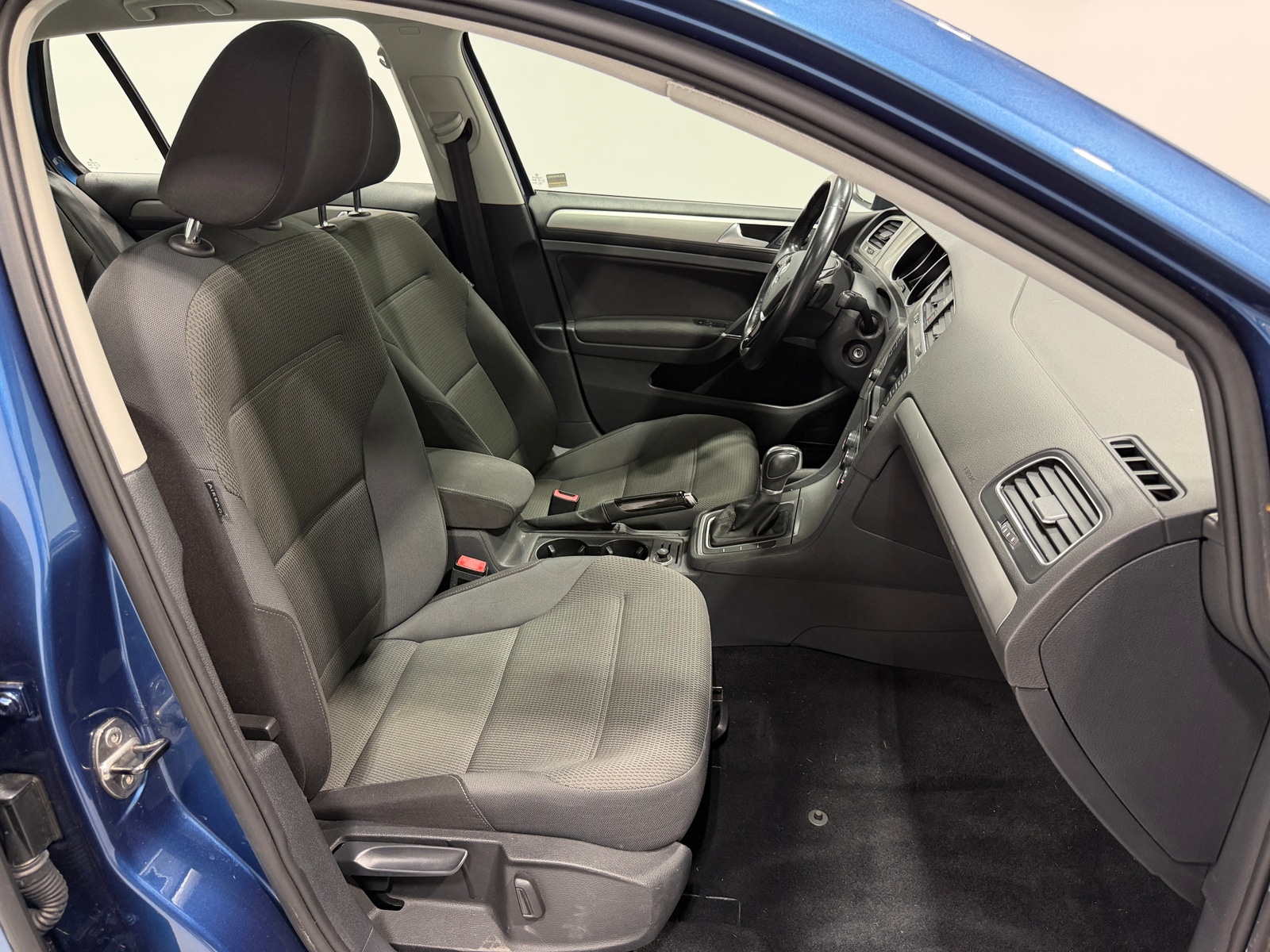 Thumbnail: 2016 Volkswagen Golf - 2
