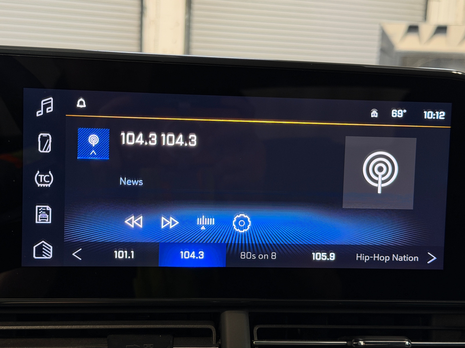 Thumbnail: 2025 Chevrolet Trax - 3