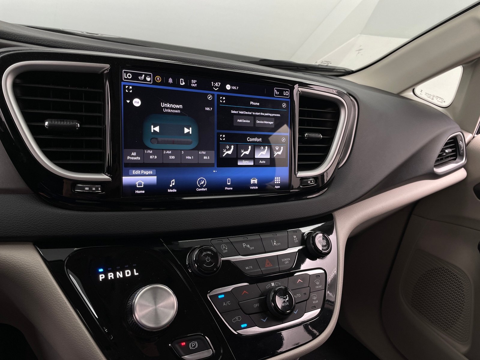 Thumbnail: 2024 Chrysler Pacifica - 3