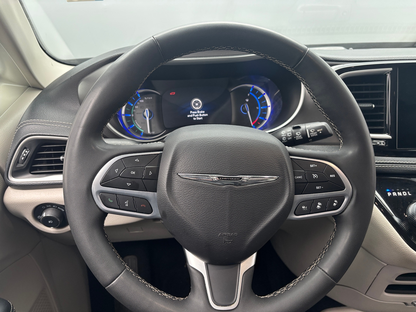 Thumbnail: 2023 Chrysler Pacifica - 4