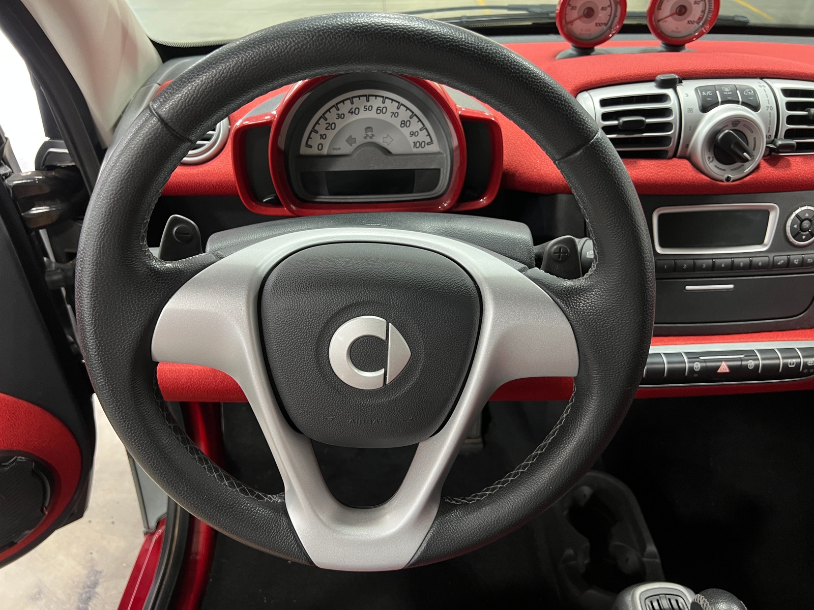Thumbnail: 2016 smart fortwo - 4