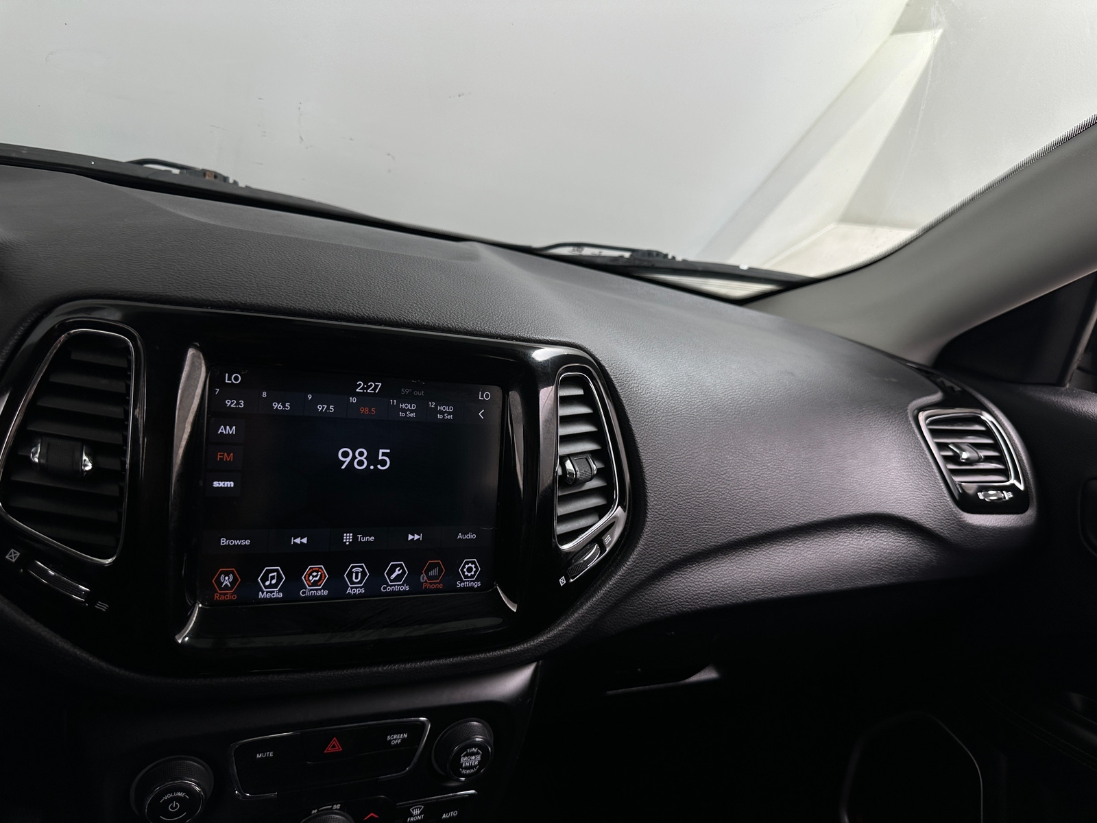 Thumbnail: 2018 Jeep Compass - 3