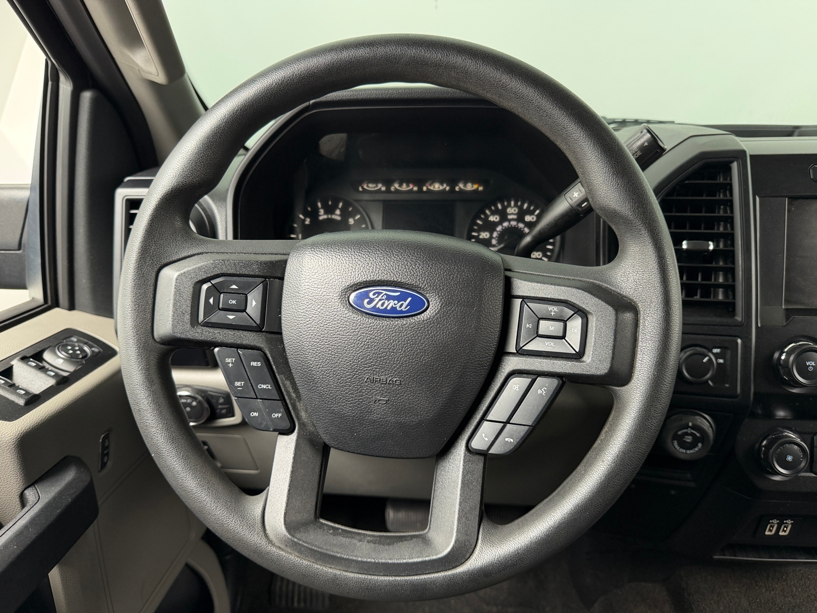 Thumbnail: 2019 Ford Econoline - 5