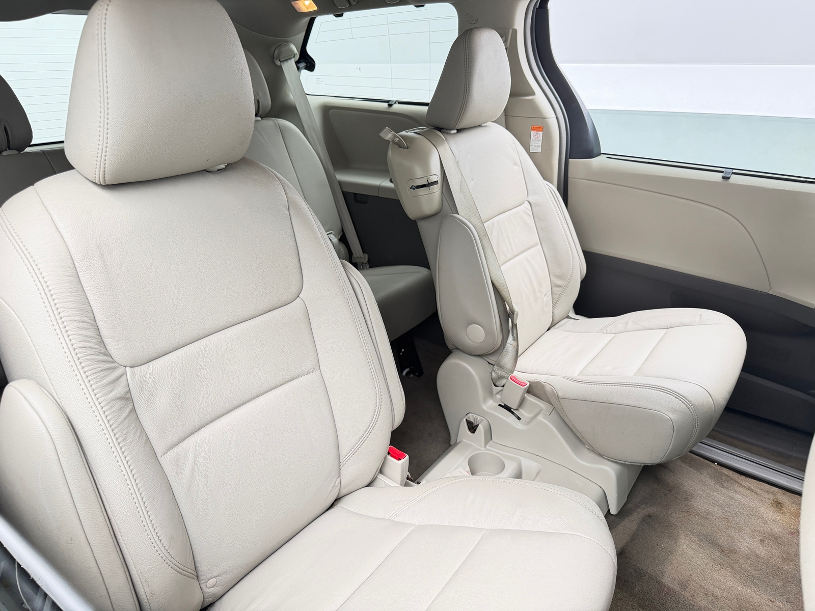Thumbnail: 2017 Toyota Sienna - 5