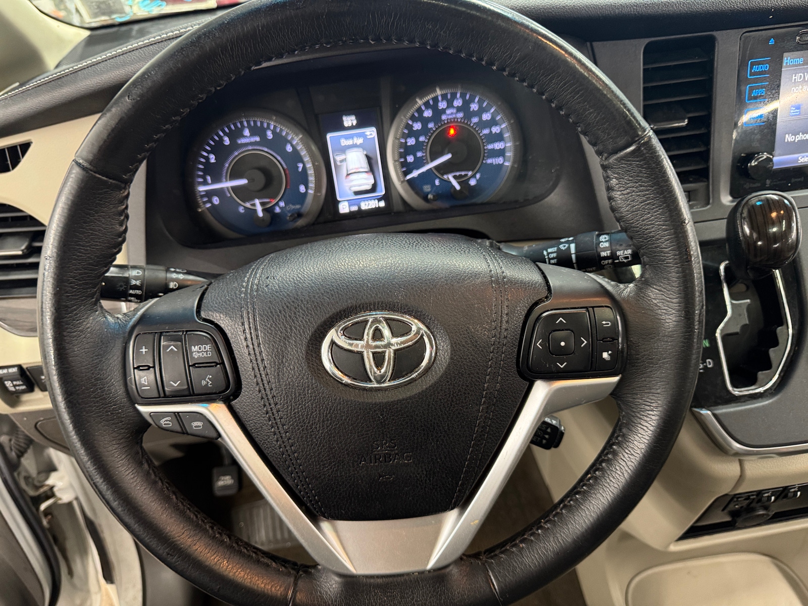 Thumbnail: 2017 Toyota Sienna - 4