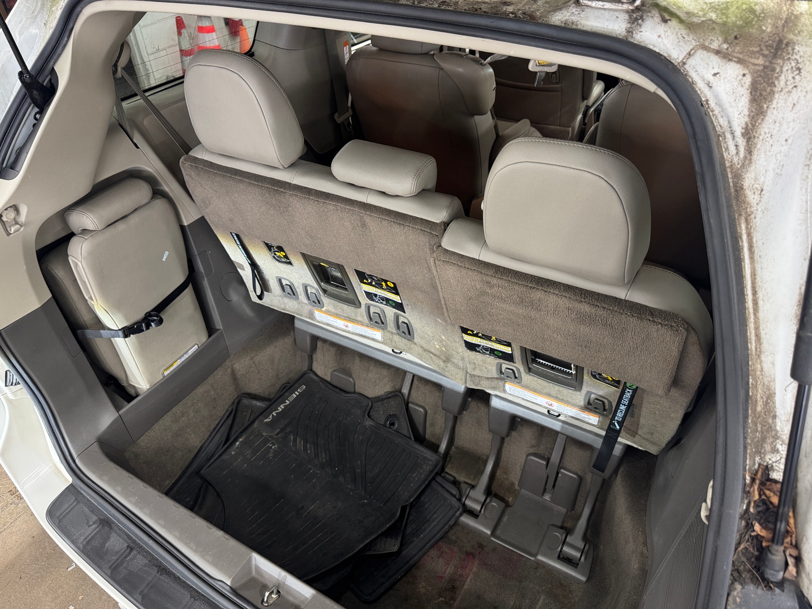 Thumbnail: 2017 Toyota Sienna - 6