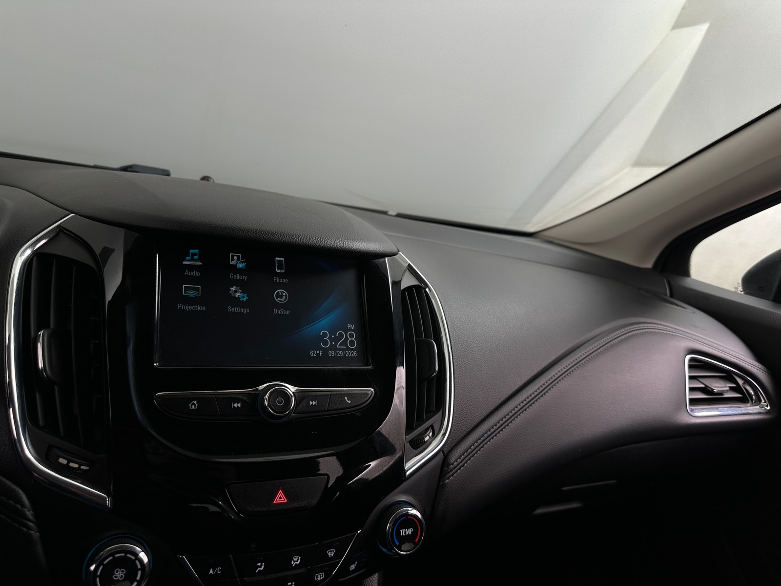 Thumbnail: 2017 Chevrolet Cruze - 3