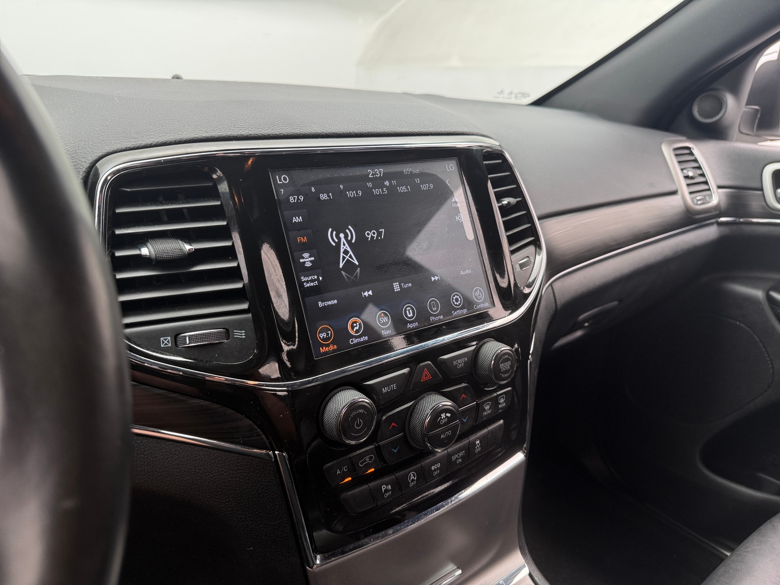 Thumbnail: 2022 Jeep Grand Cherokee - 3