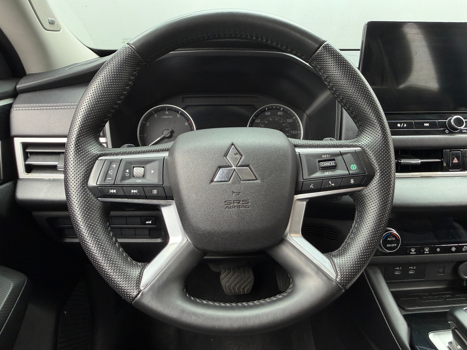 Thumbnail: 2025 Mitsubishi Outlander - 5
