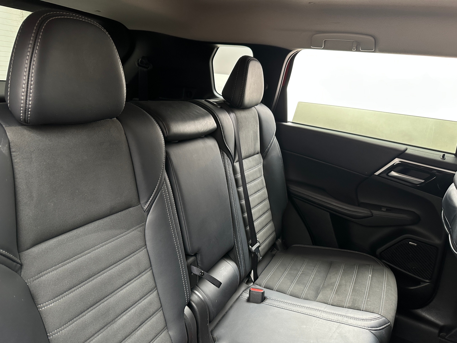 Thumbnail: 2025 Mitsubishi Outlander - 6