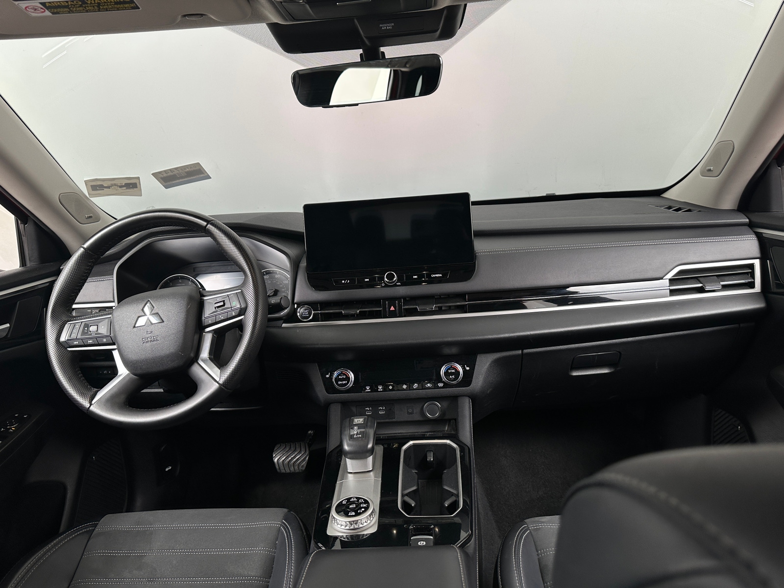 Thumbnail: 2025 Mitsubishi Outlander - 3