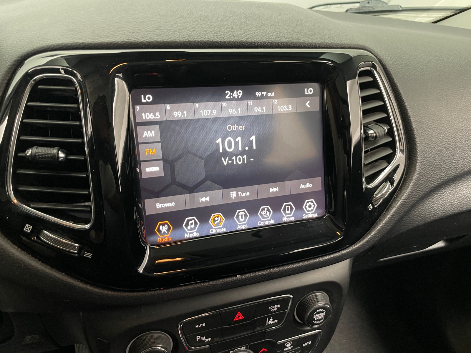 Thumbnail: 2021 Jeep Compass - 3