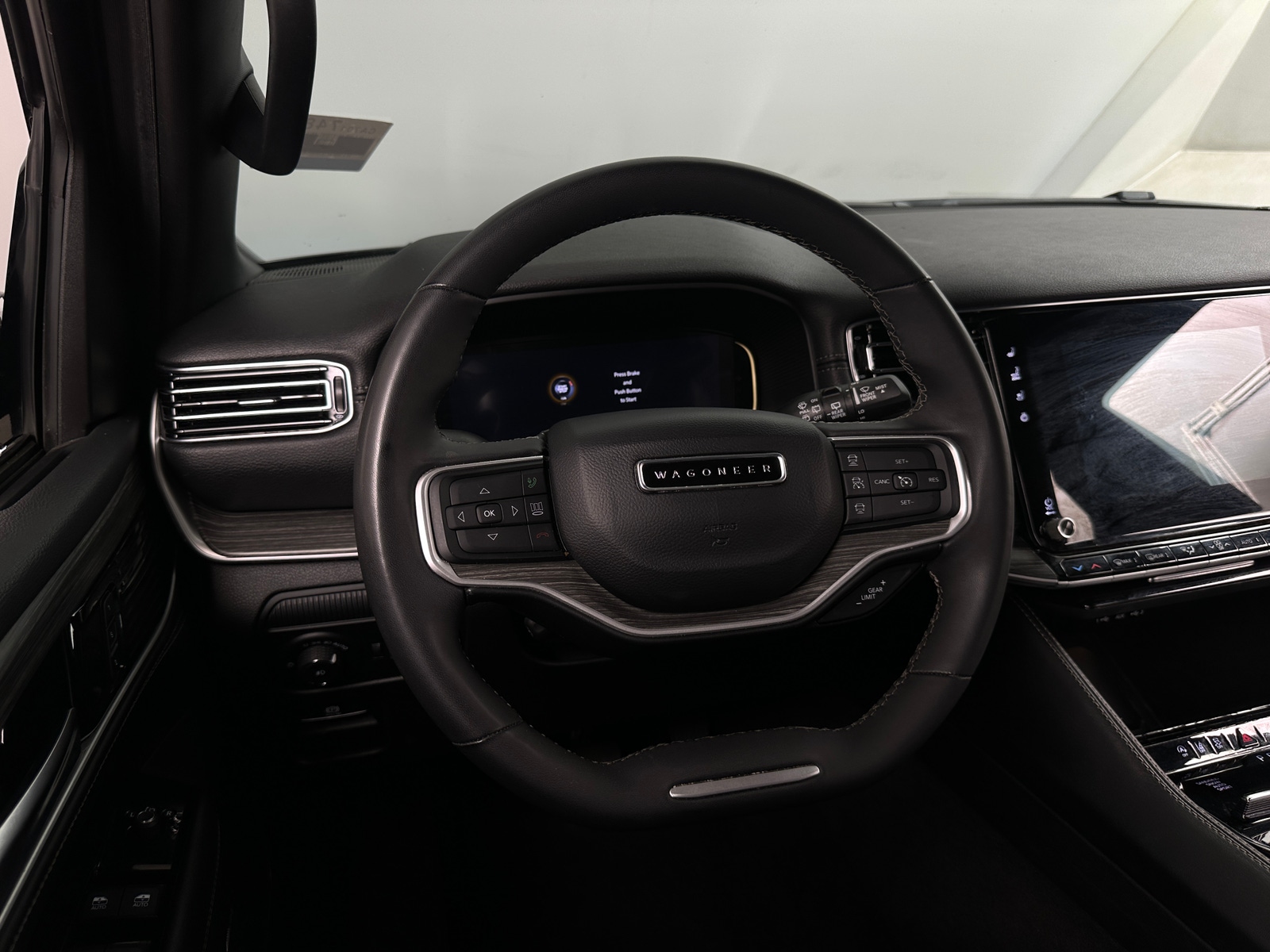 Thumbnail: 2024 Jeep Wagoneer - 4