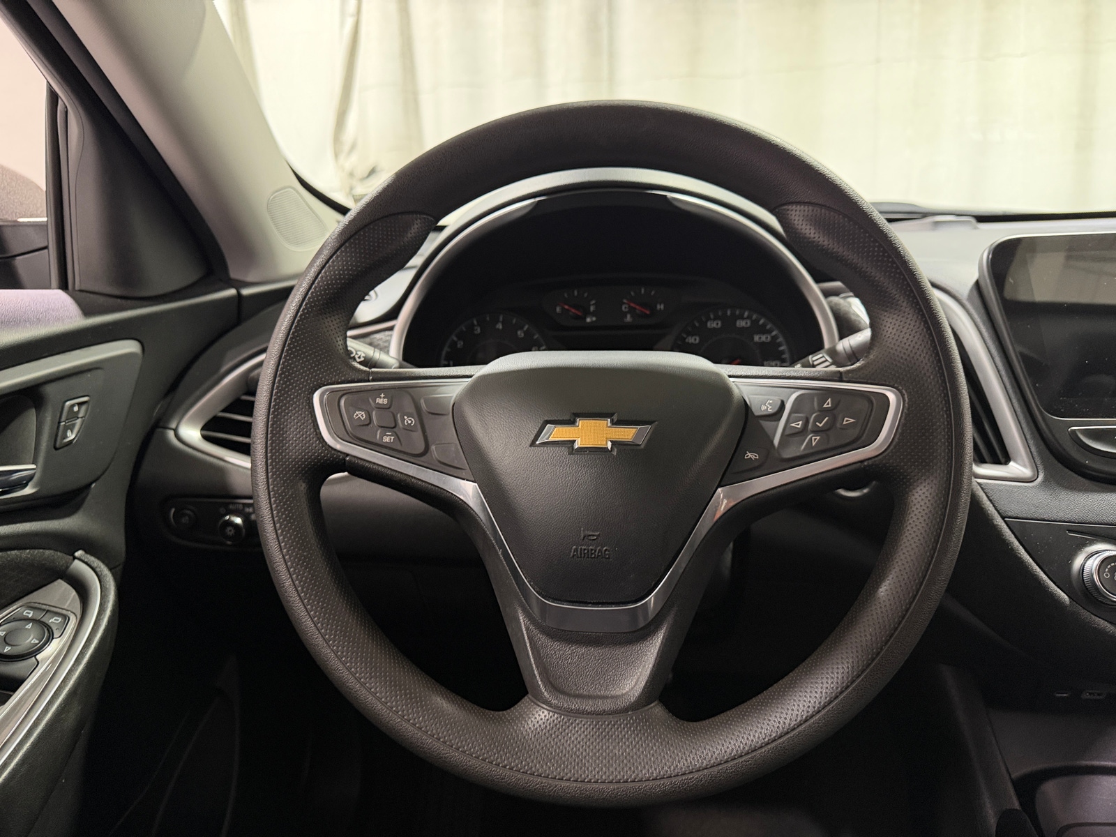 Thumbnail: 2022 Chevrolet Malibu - 5
