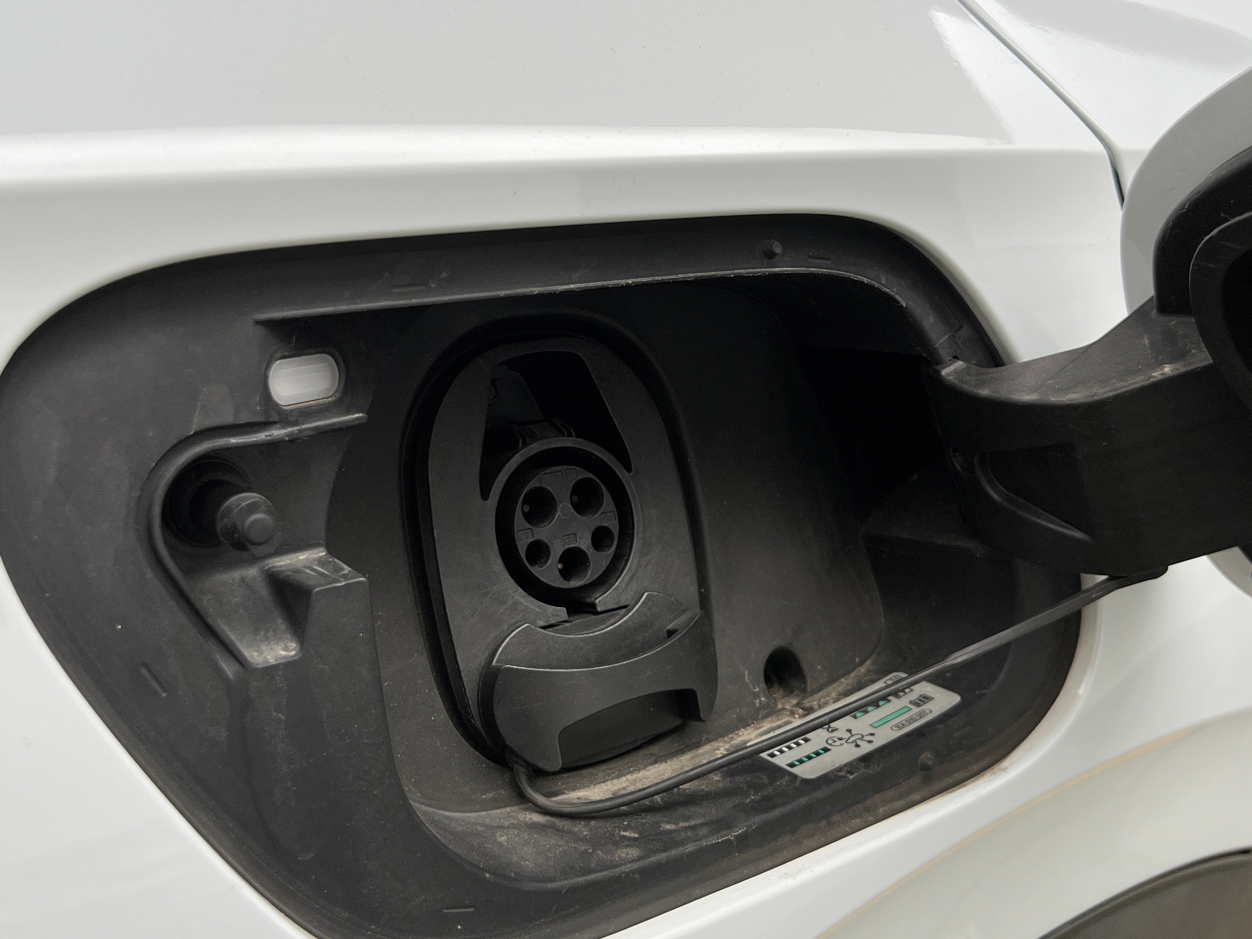 Used 2021 Volkswagen ID.4 PRO S with VIN WVGTMPE21MP058437 for sale in Ontario, CA