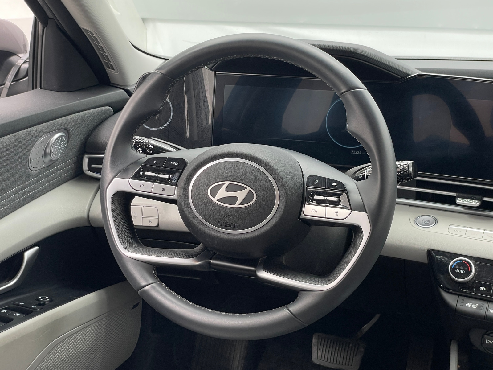 Thumbnail: 2025 Hyundai Elantra - 4