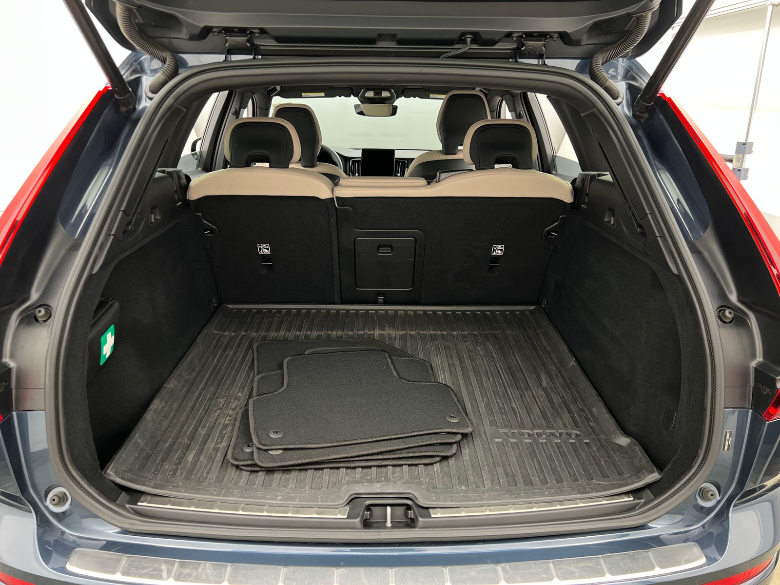 Thumbnail: 2026 Volvo XC60 - 6