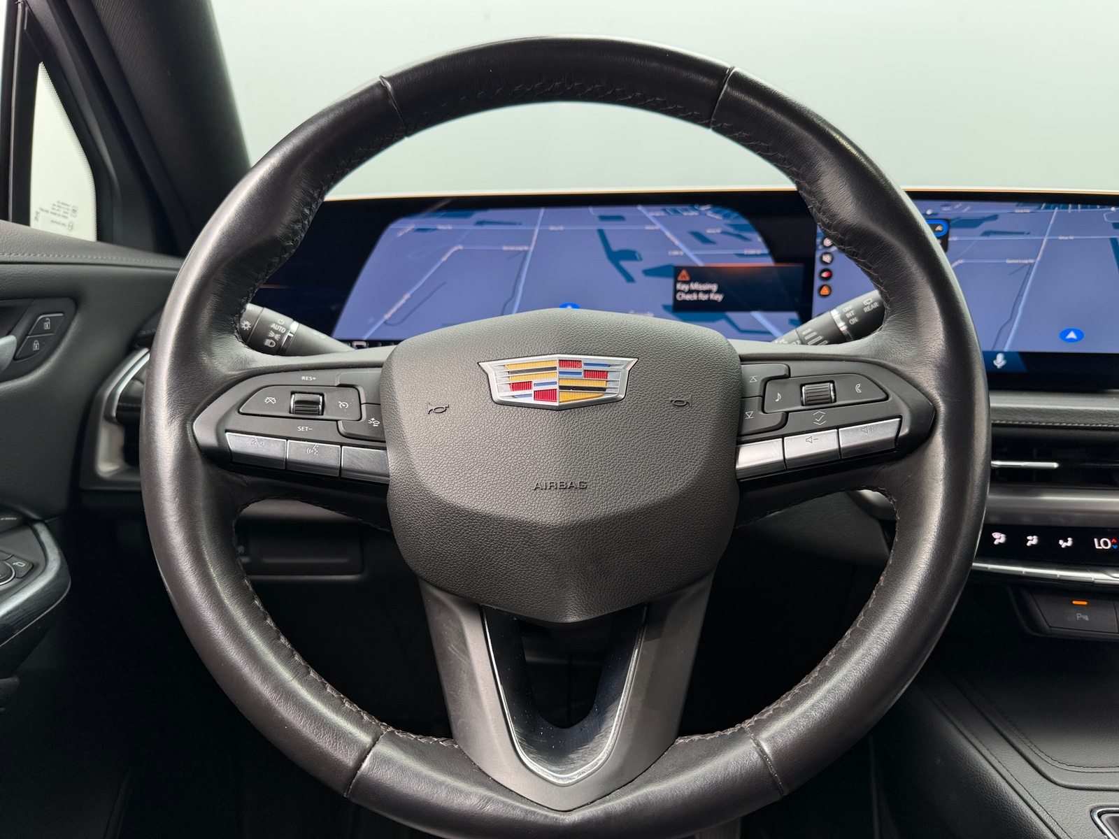 Thumbnail: 2025 Cadillac XT4 - 4
