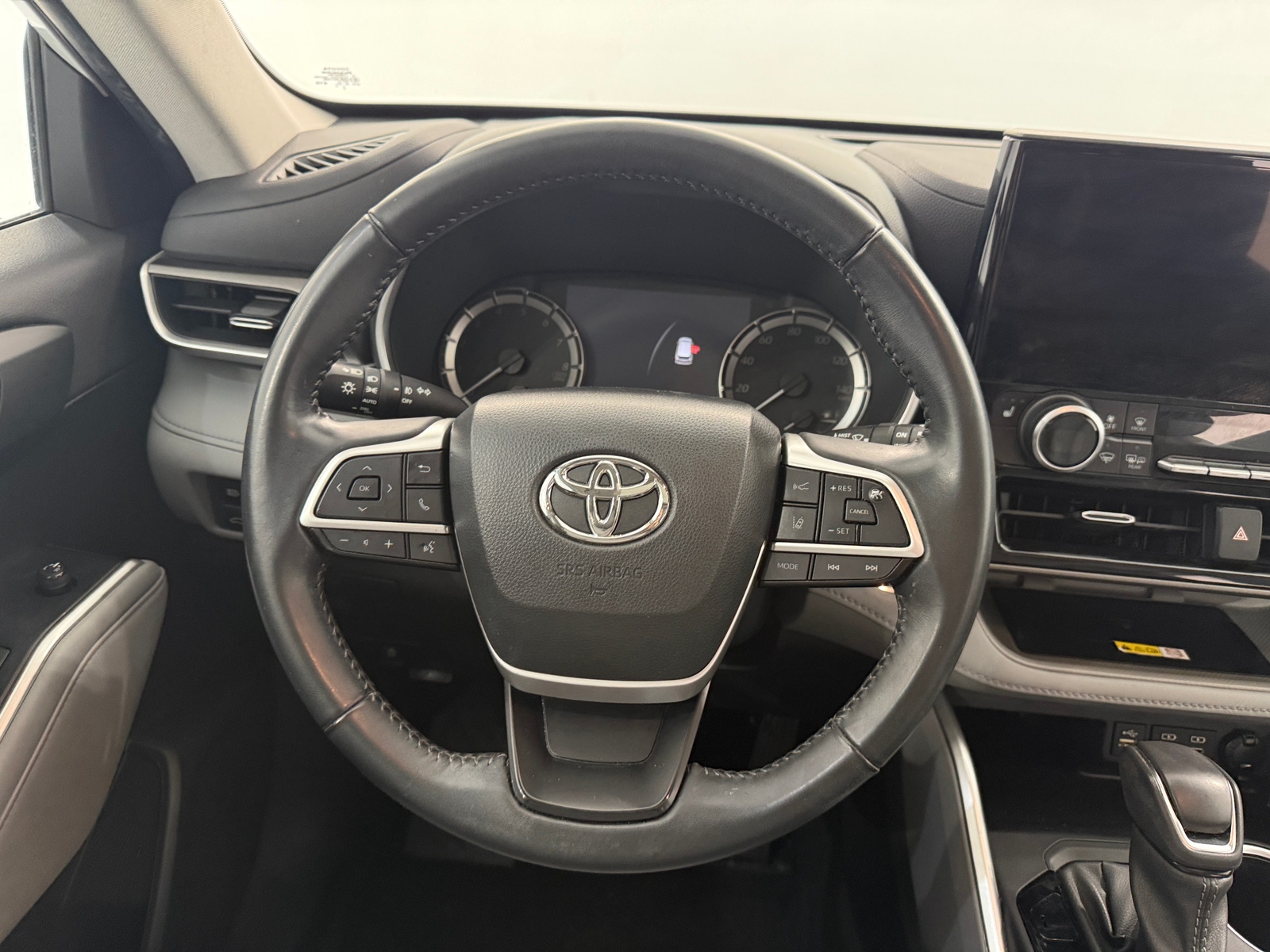 Thumbnail: 2023 Toyota Highlander - 4