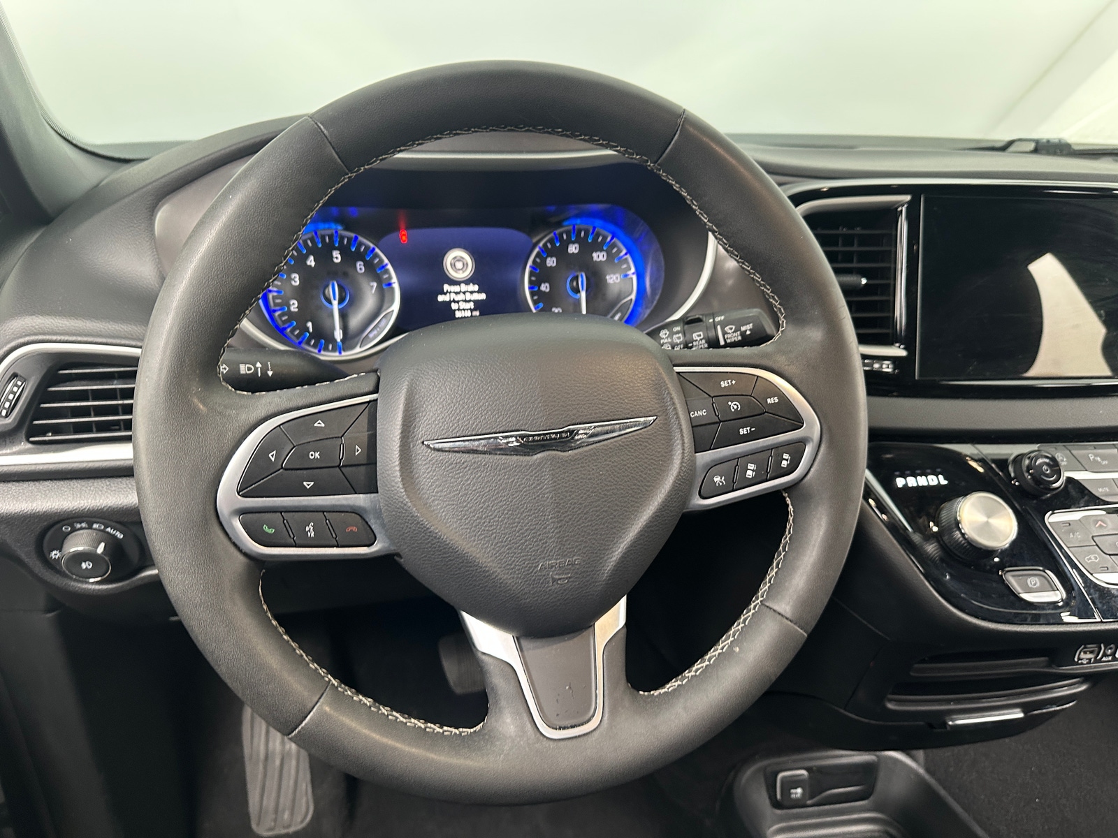 Thumbnail: 2025 Chrysler Pacifica - 4