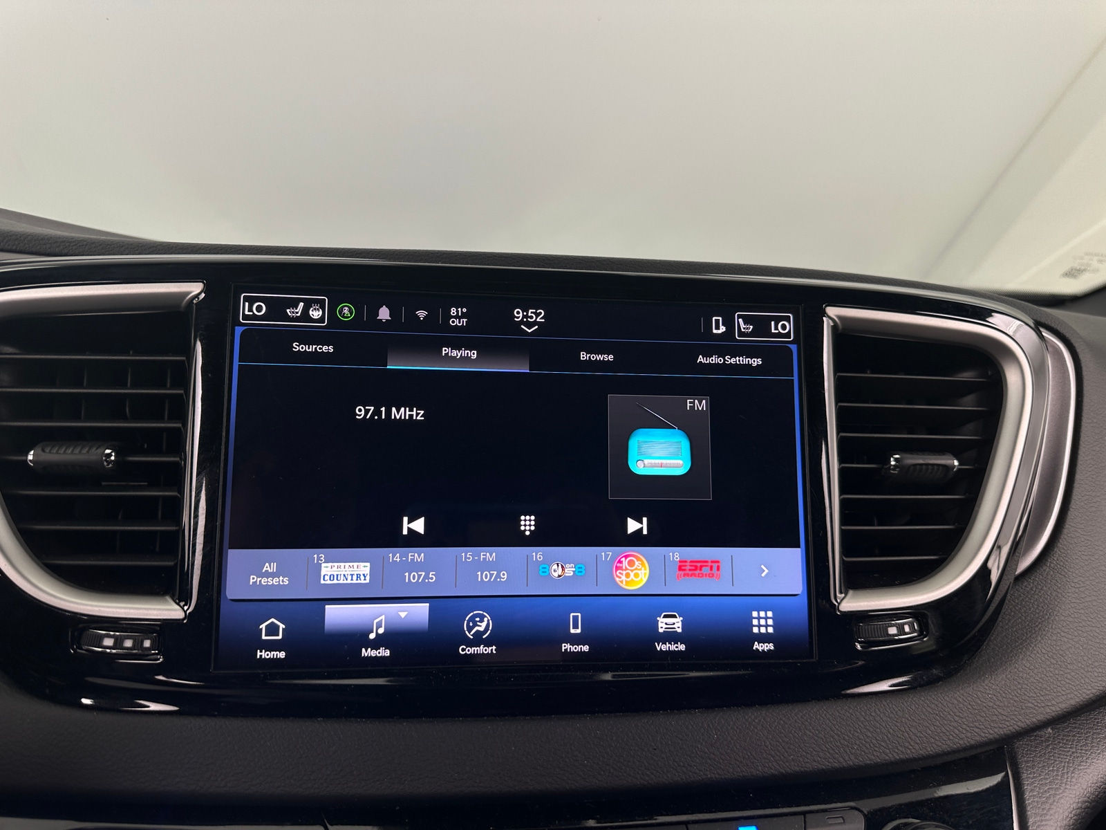 Thumbnail: 2025 Chrysler Pacifica - 3