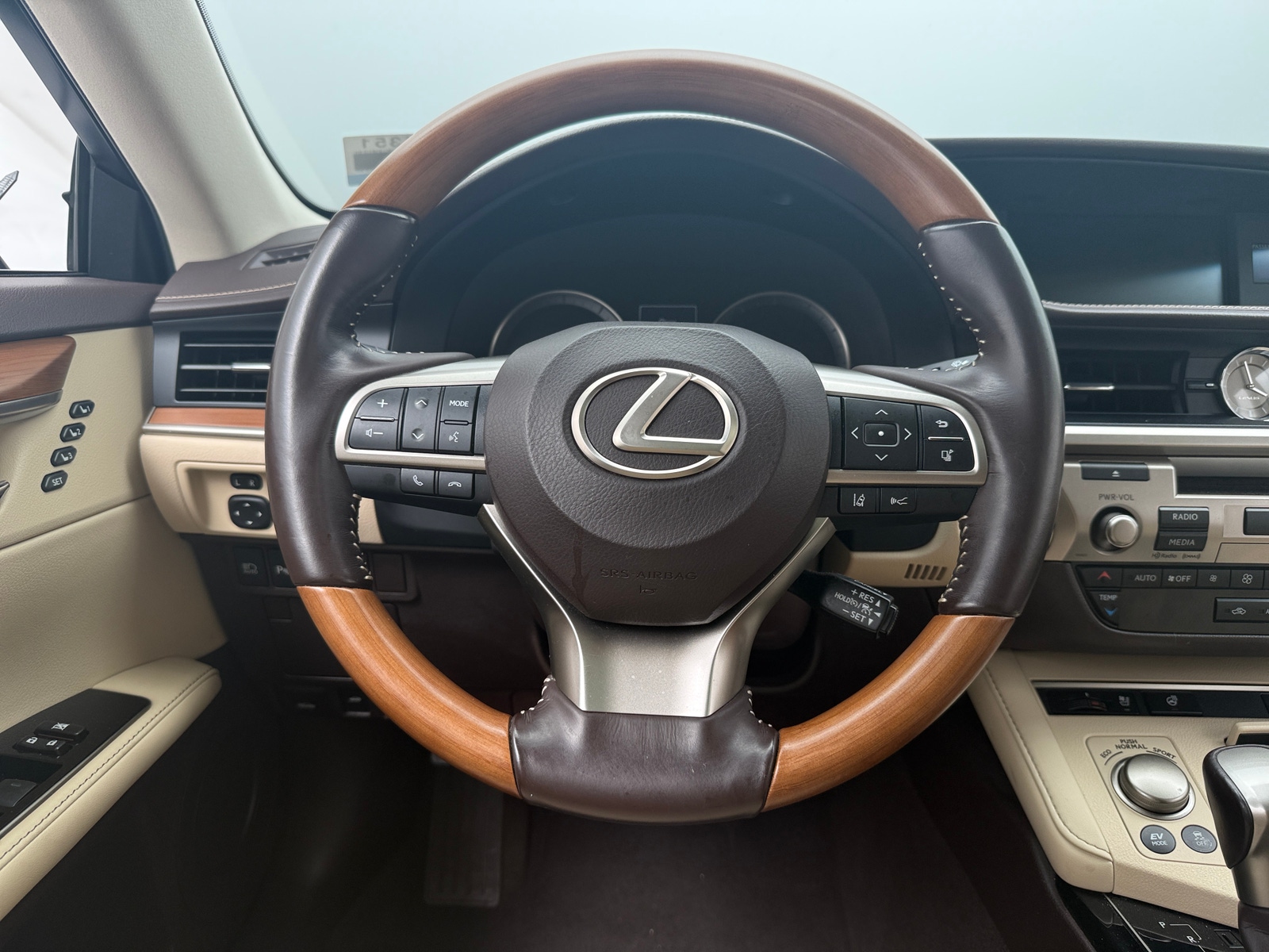 Thumbnail: 2018 Lexus ES - 4