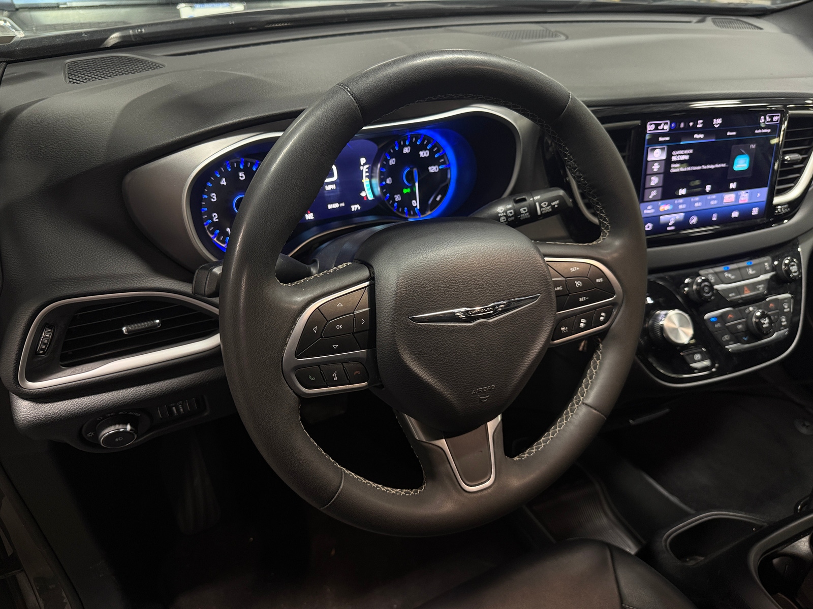 Thumbnail: 2025 Chrysler Pacifica - 4