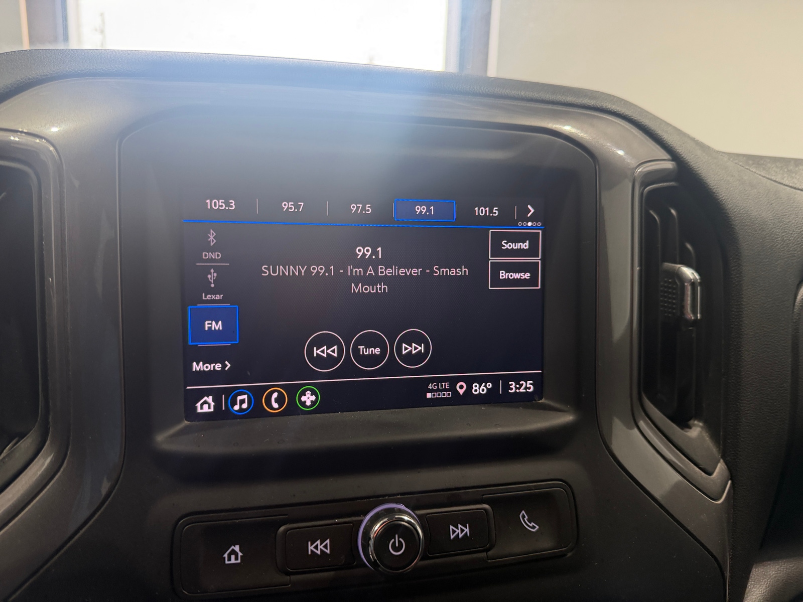 Thumbnail: 2022 Chevrolet Silverado 1500 - 4