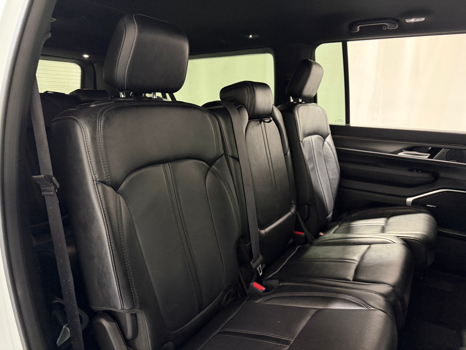 Thumbnail: 2024 Jeep Wagoneer - 5