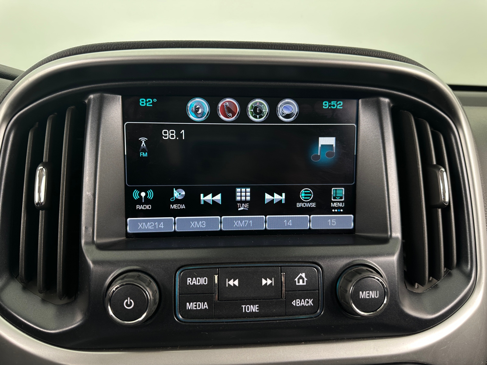 Thumbnail: 2016 Chevrolet Colorado - 3