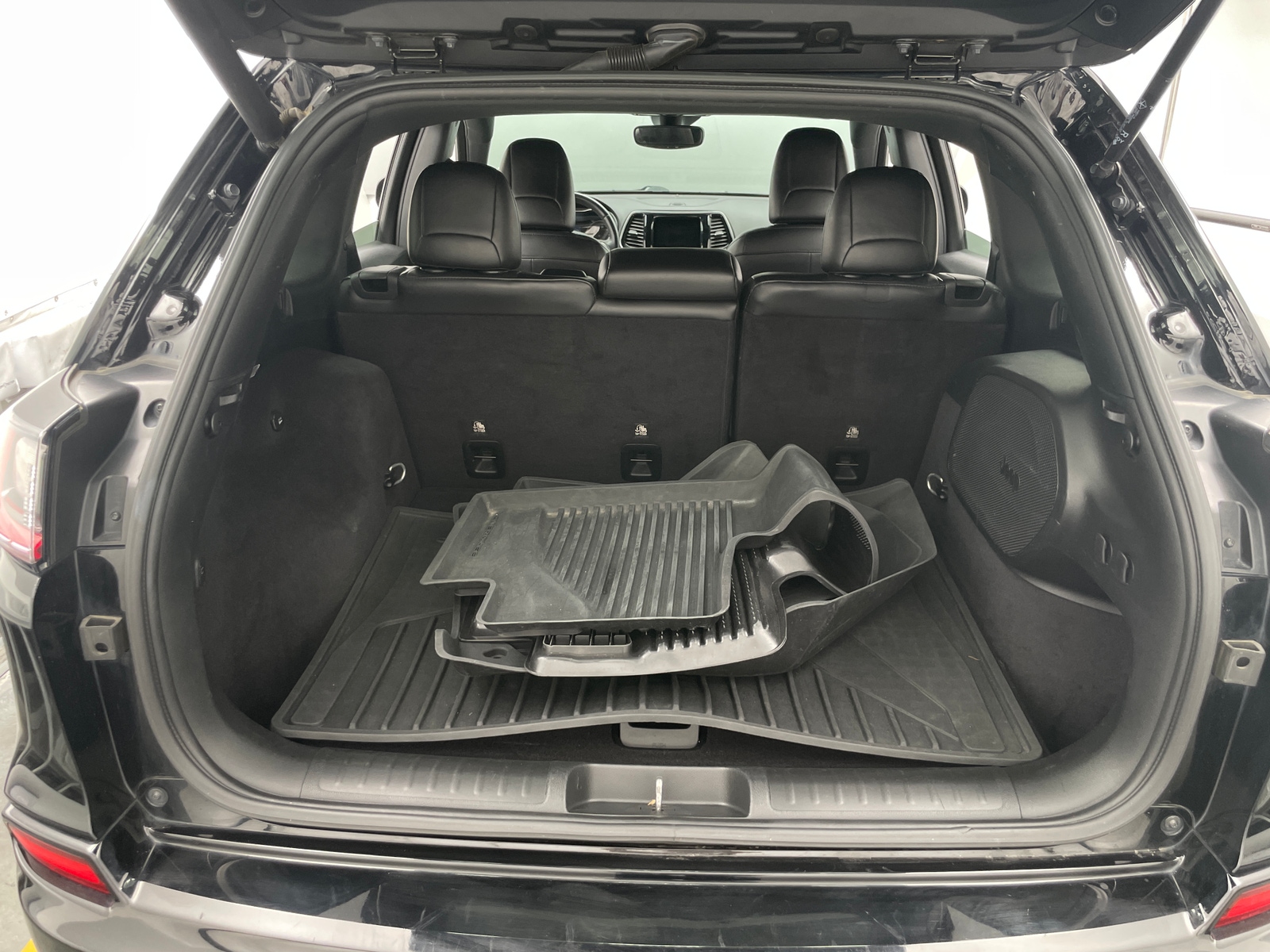Thumbnail: 2019 Jeep Cherokee - 6
