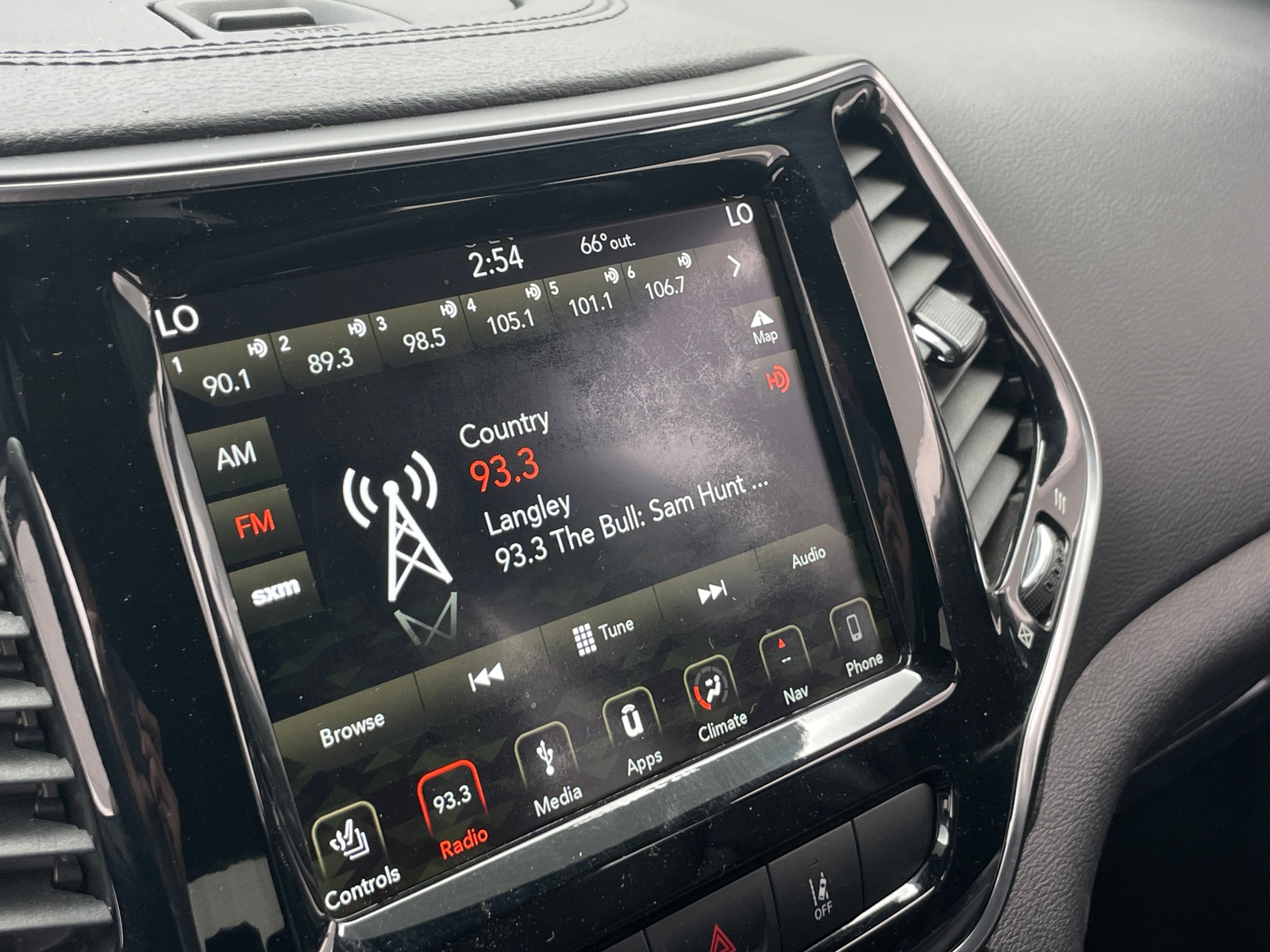 Thumbnail: 2019 Jeep Cherokee - 3
