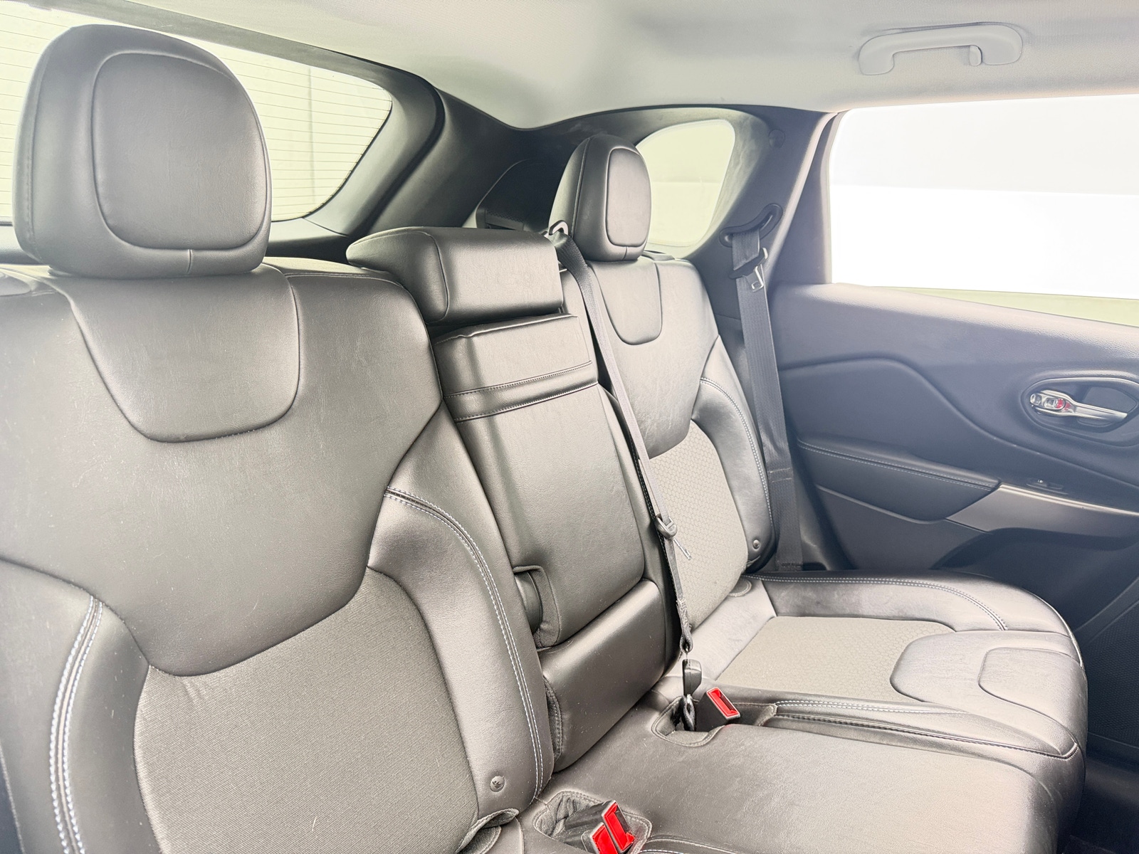 Thumbnail: 2019 Jeep Cherokee - 6