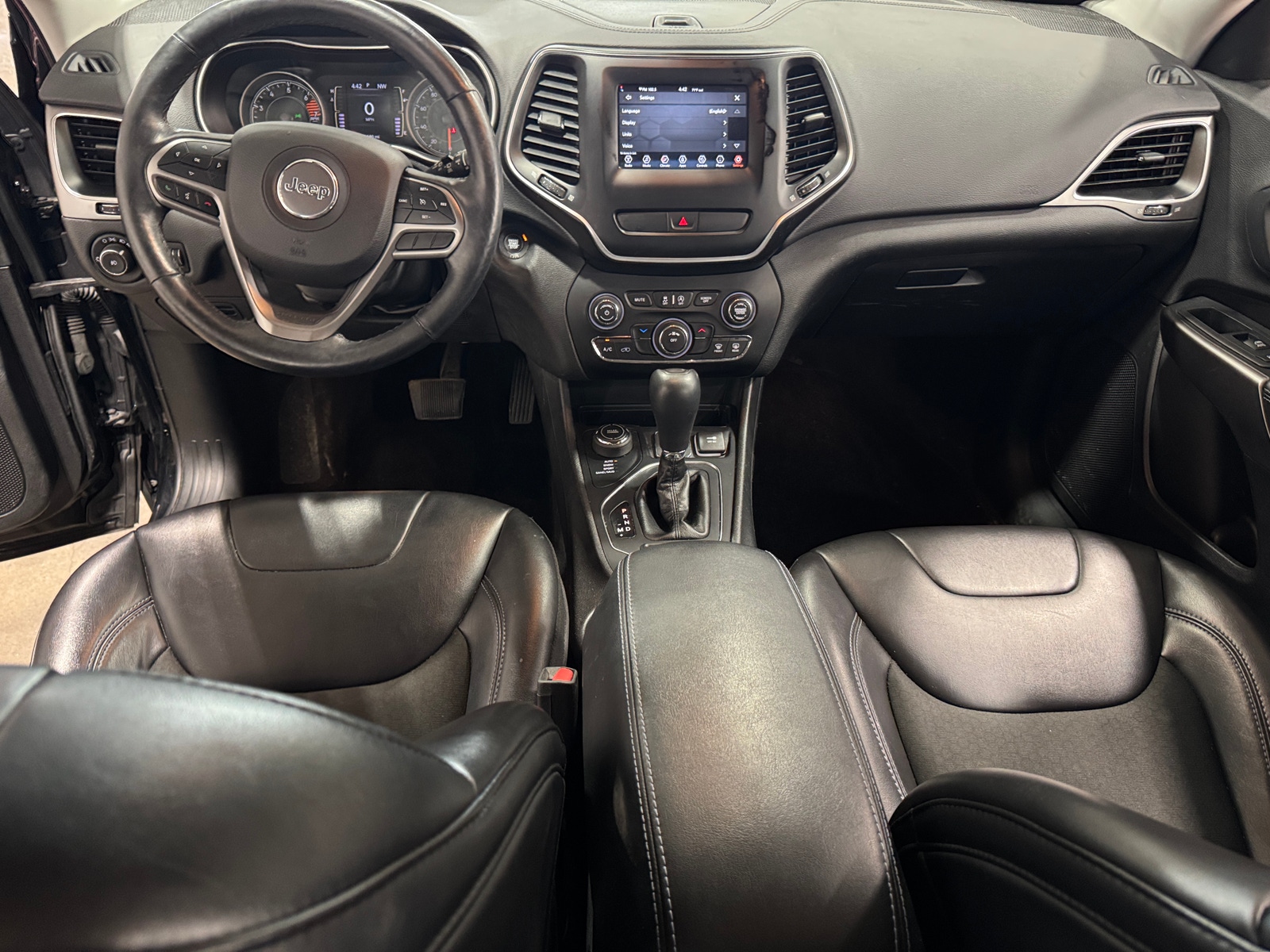Thumbnail: 2019 Jeep Cherokee - 3