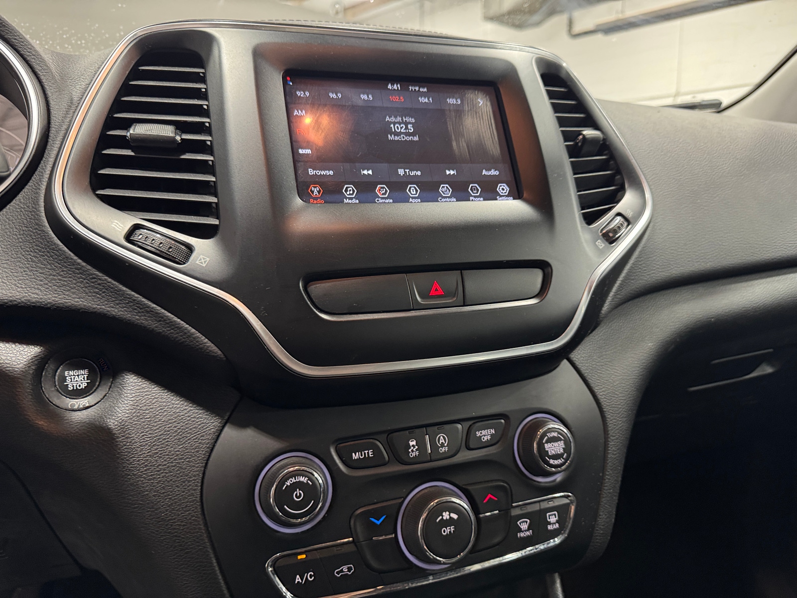 Thumbnail: 2019 Jeep Cherokee - 4