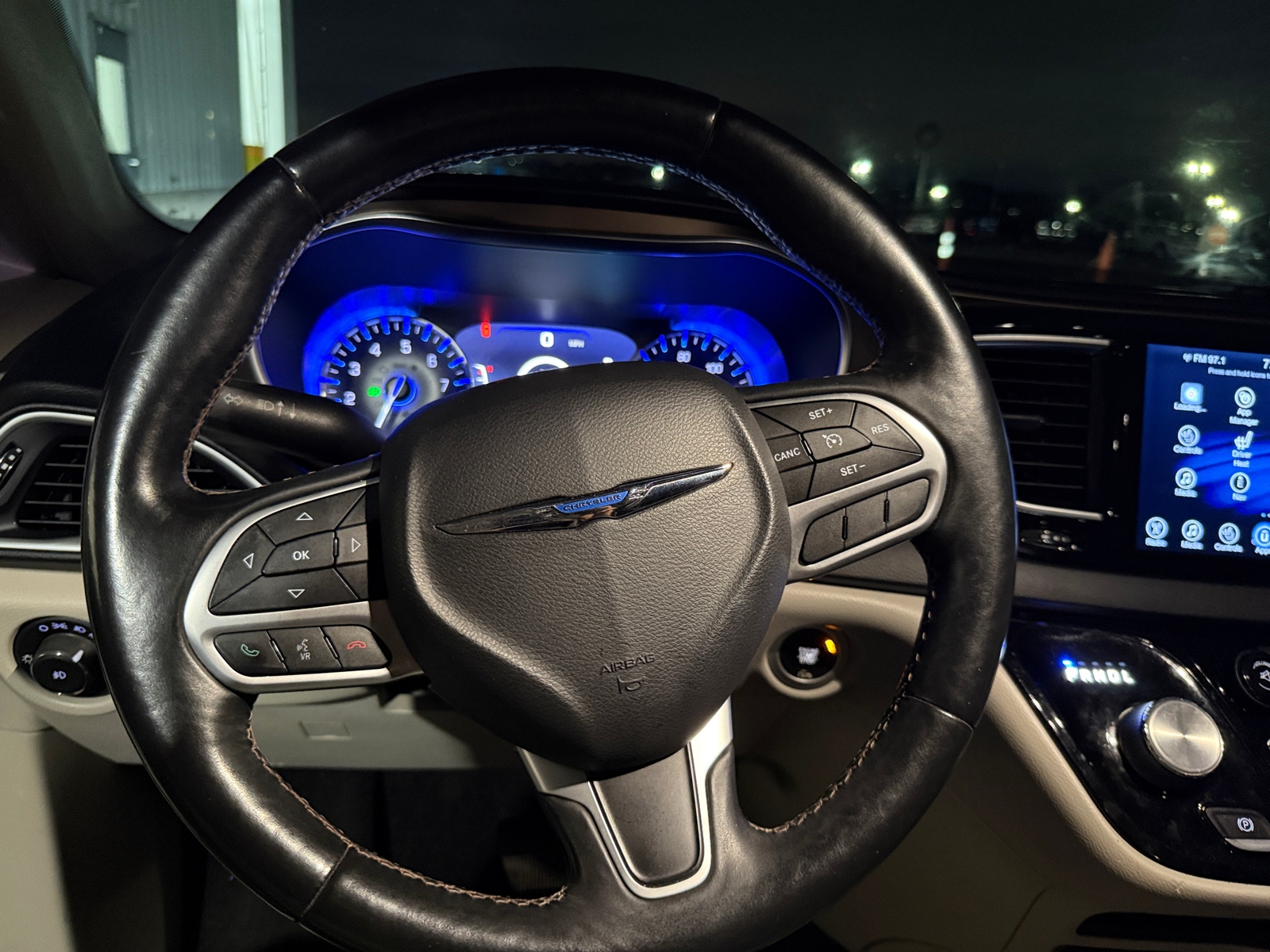 Thumbnail: 2017 Chrysler Pacifica - 4
