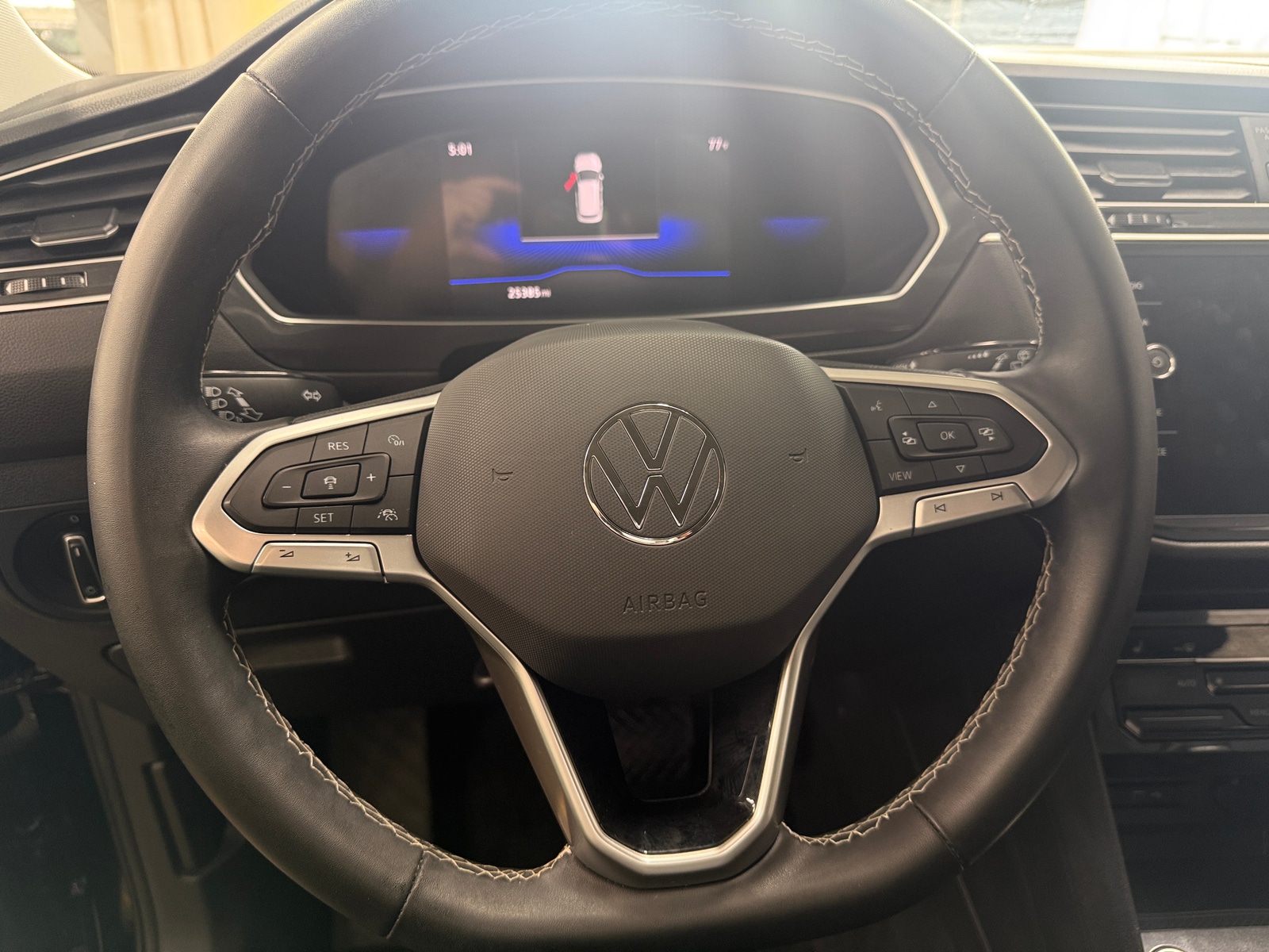 Thumbnail: 2023 Volkswagen Tiguan - 5