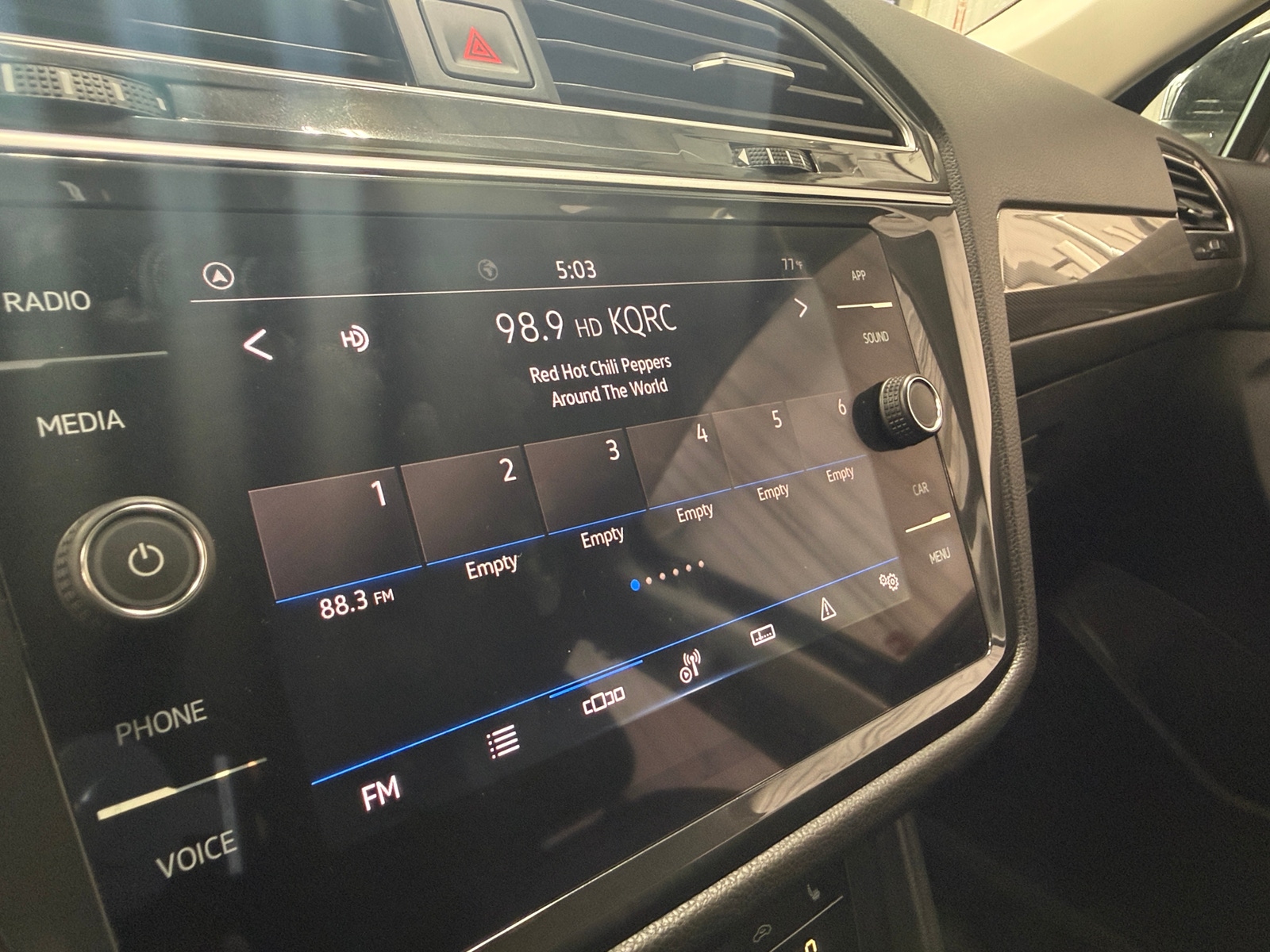 Thumbnail: 2023 Volkswagen Tiguan - 4