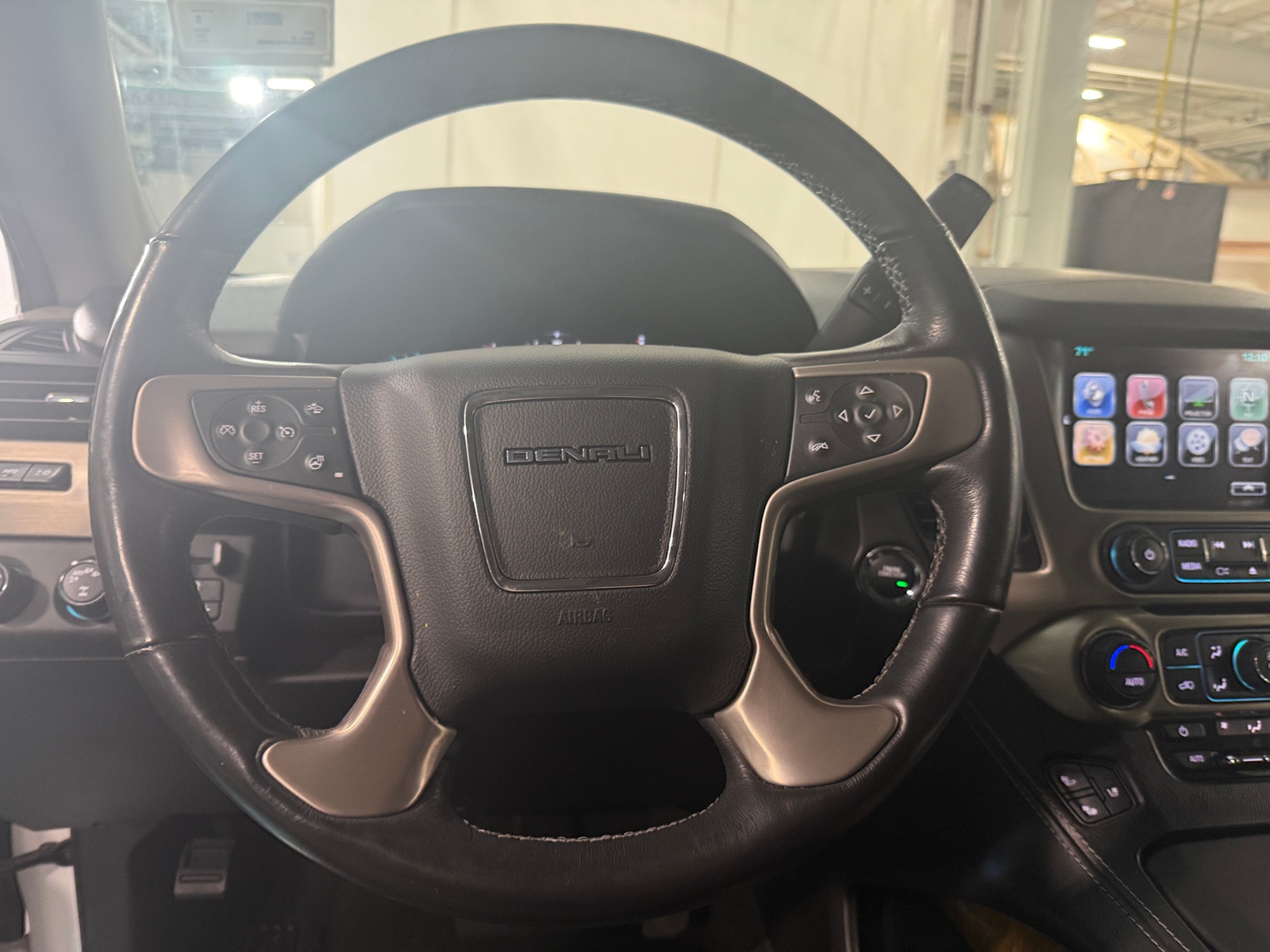 Thumbnail: 2017 GMC Yukon XL - 4