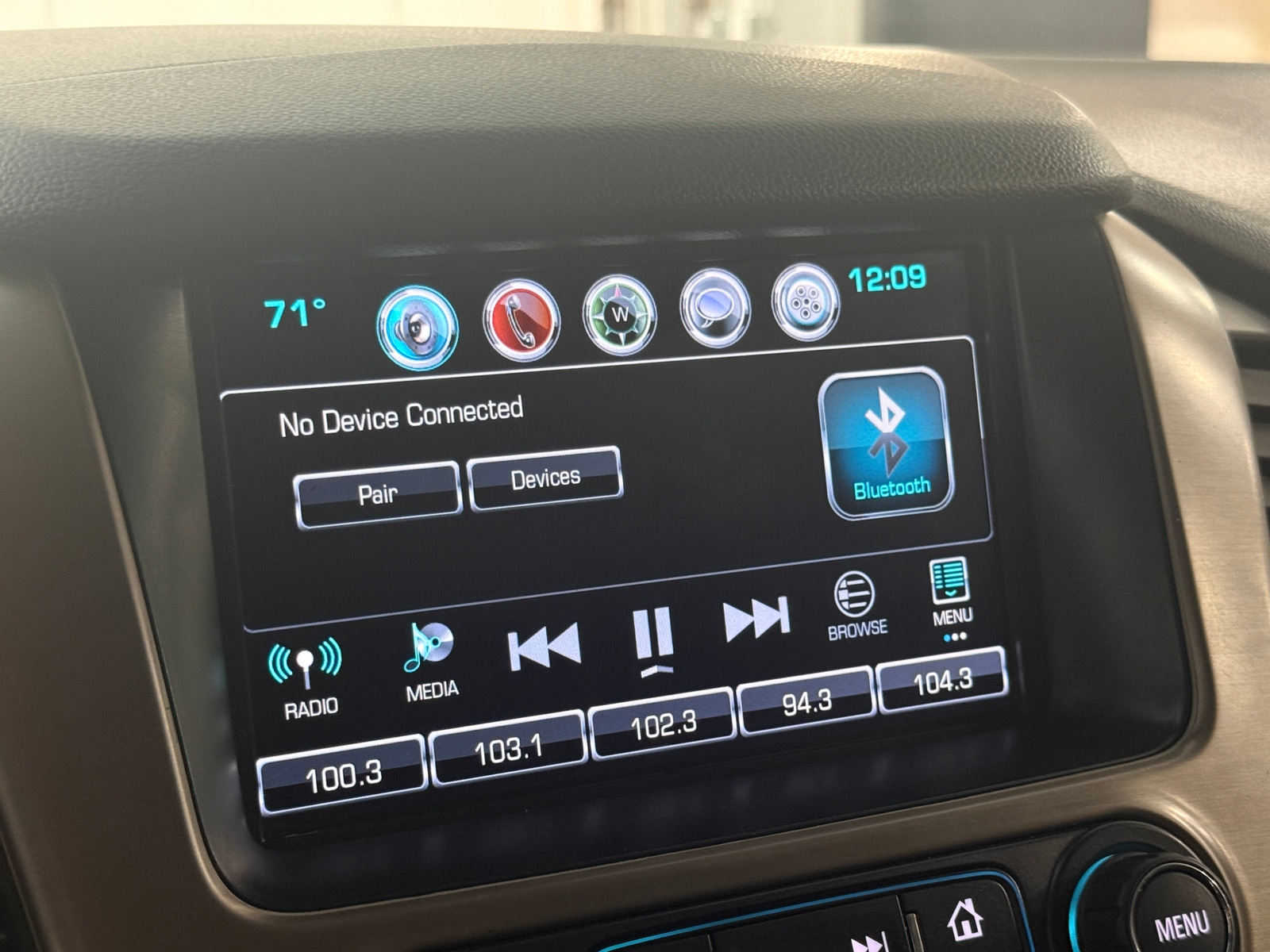 Thumbnail: 2017 GMC Yukon XL - 3
