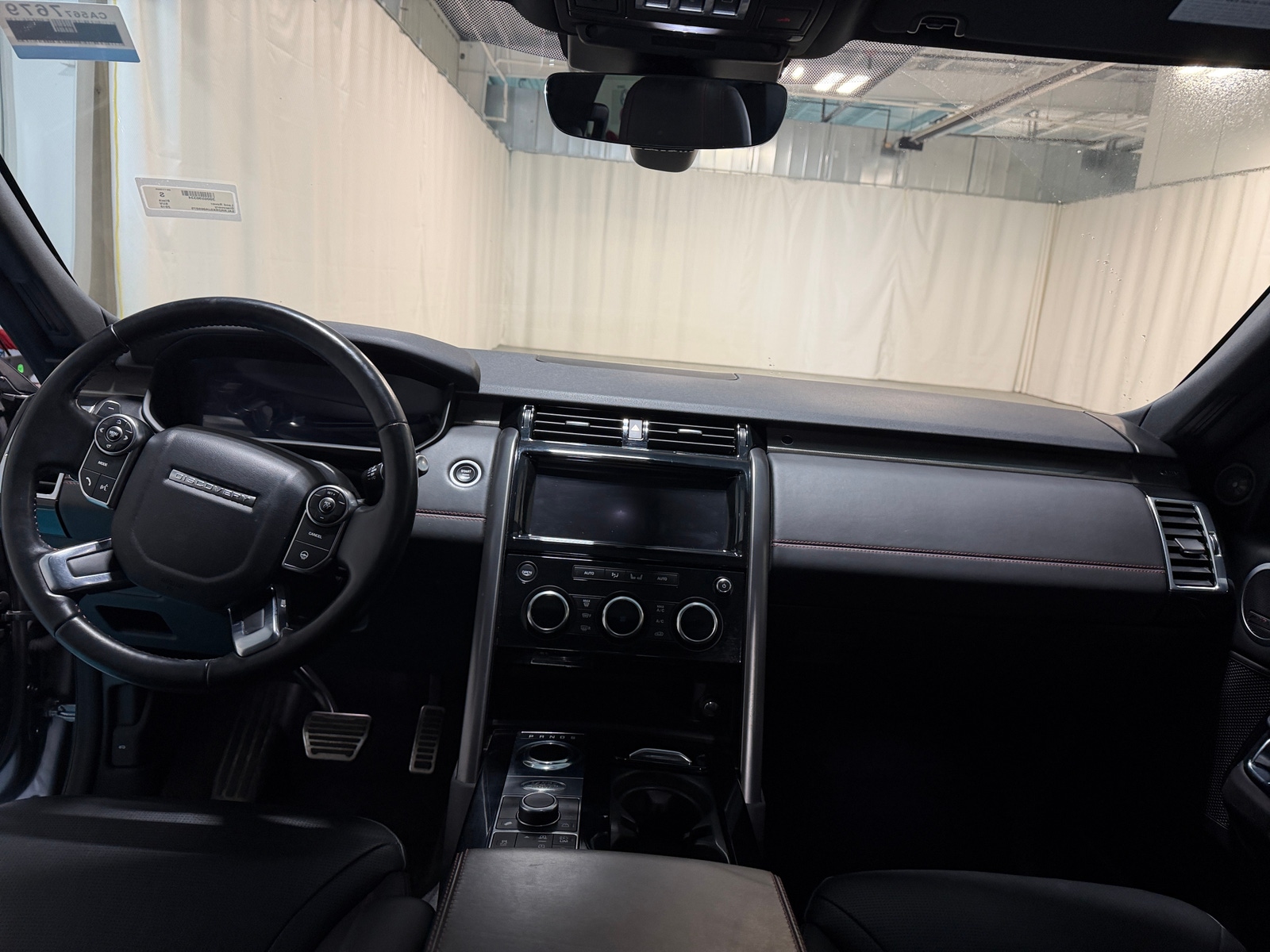 Thumbnail: 2018 Land Rover Discovery - 2