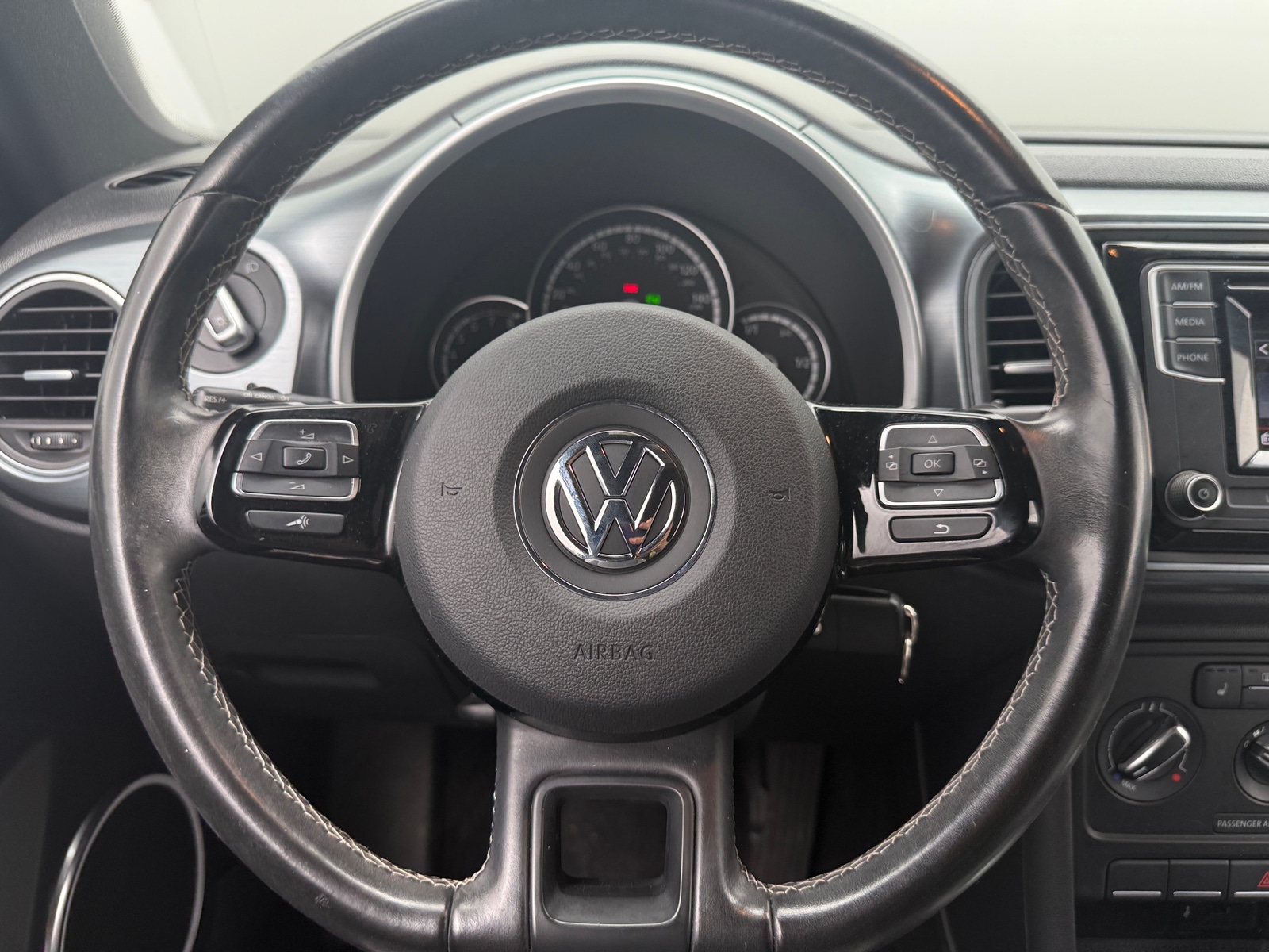 Thumbnail: 2016 Volkswagen Beetle - 4