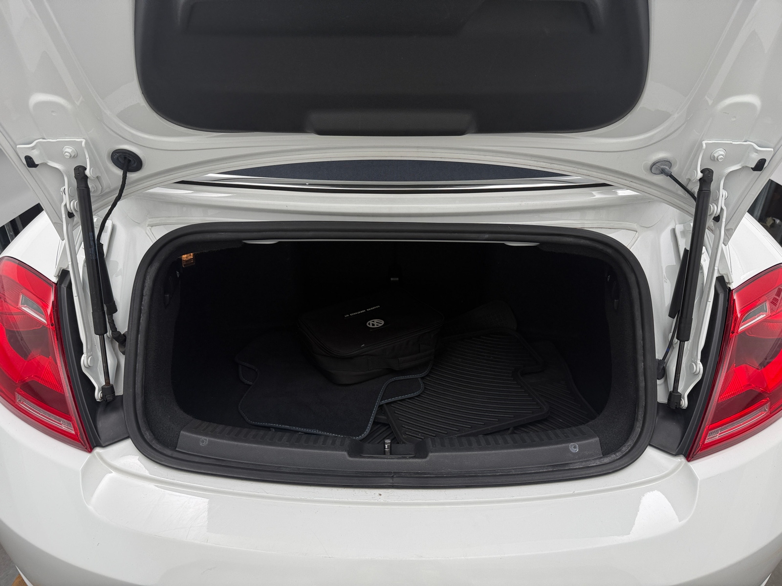 Thumbnail: 2016 Volkswagen Beetle - 6