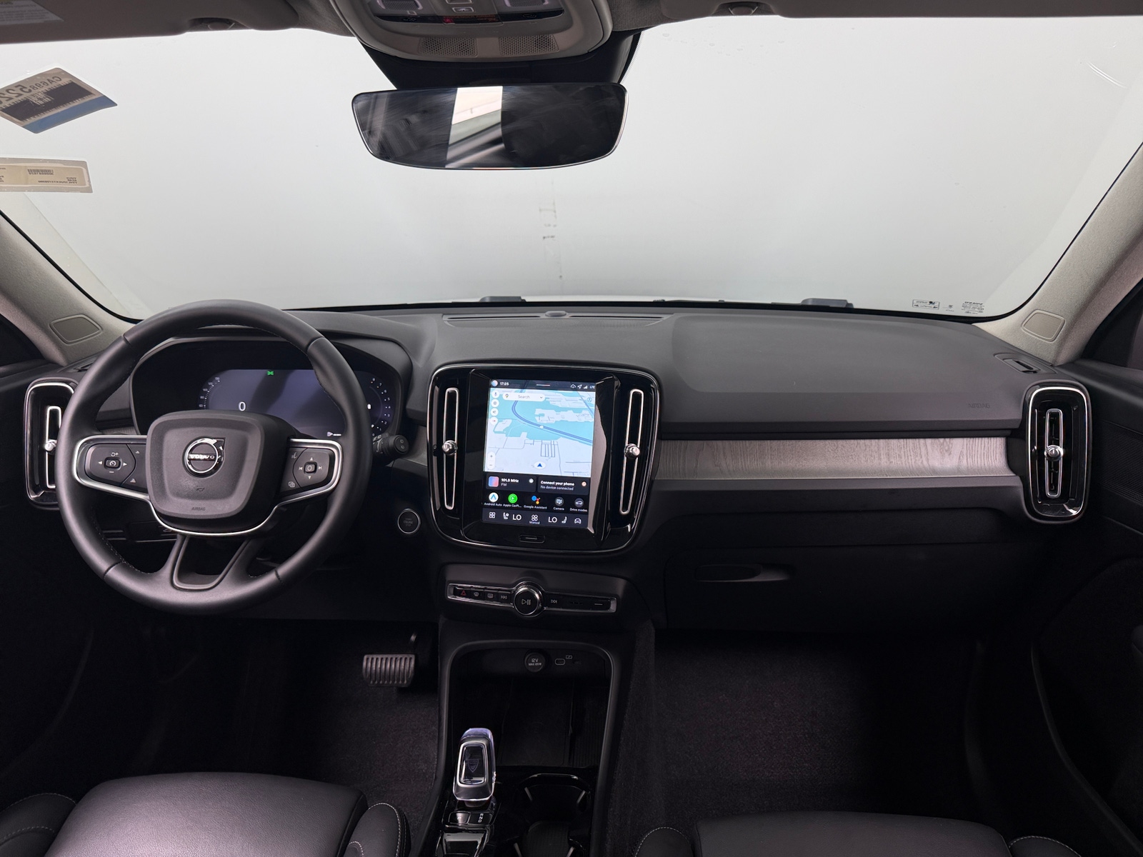 Thumbnail: 2026 Volvo XC40 - 2