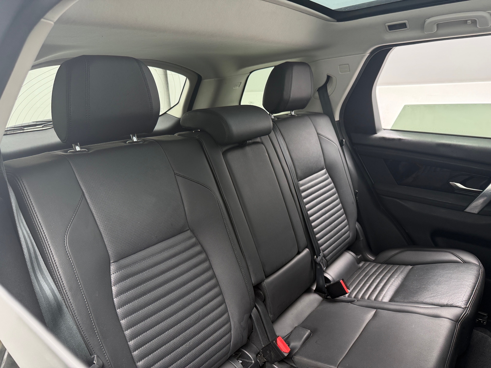 Thumbnail: 2023 Land Rover Discovery Sport - 5