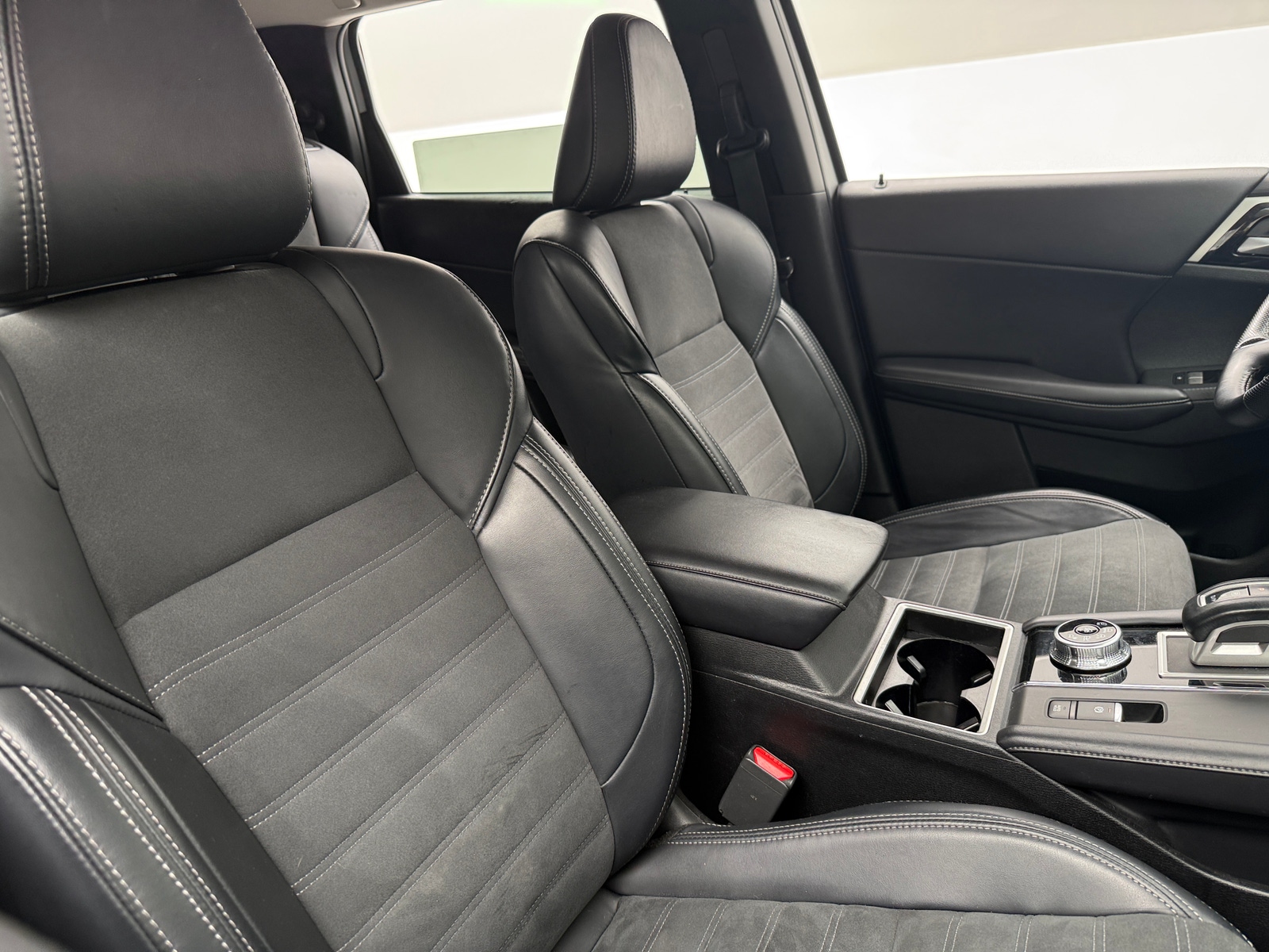 Thumbnail: 2024 Mitsubishi Outlander - 2