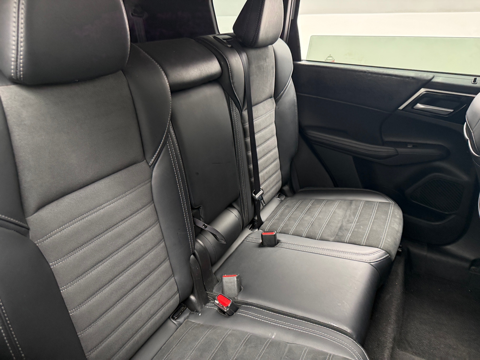 Thumbnail: 2024 Mitsubishi Outlander - 6