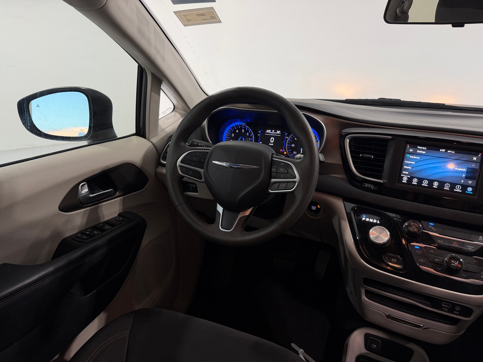 Thumbnail: 2018 Chrysler Pacifica - 5