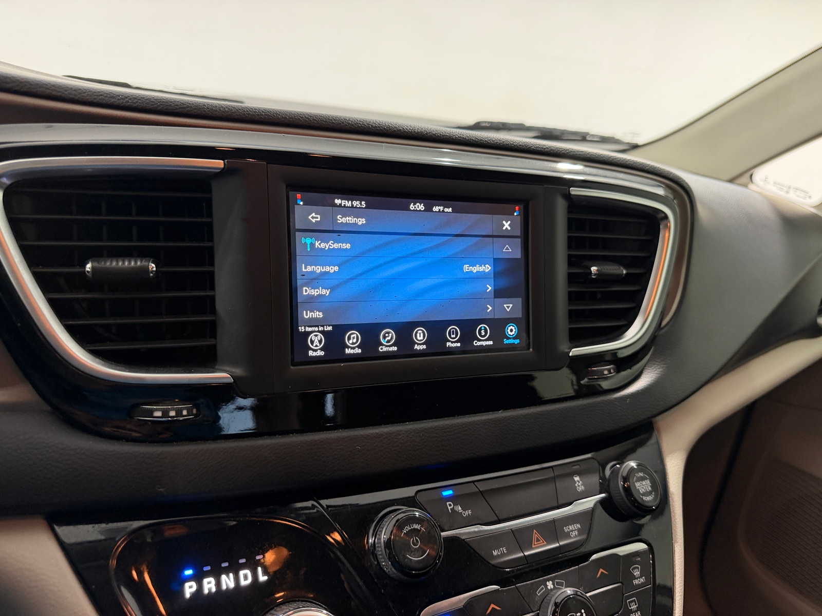 Thumbnail: 2018 Chrysler Pacifica - 4